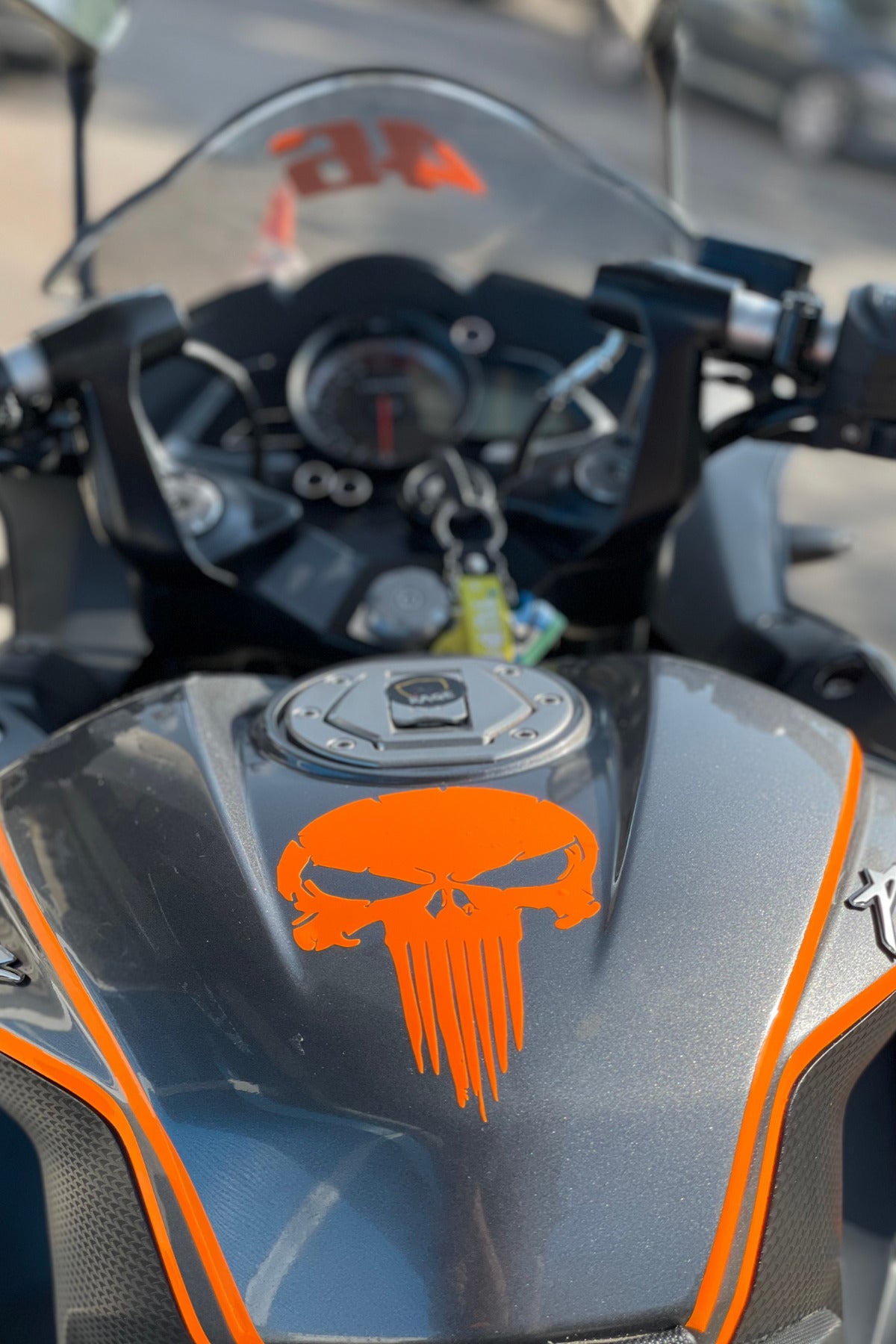 Motor-Araba-Kask için Orafol Neon Turuncu Punısher Sticker Etiket 15CMx10CM