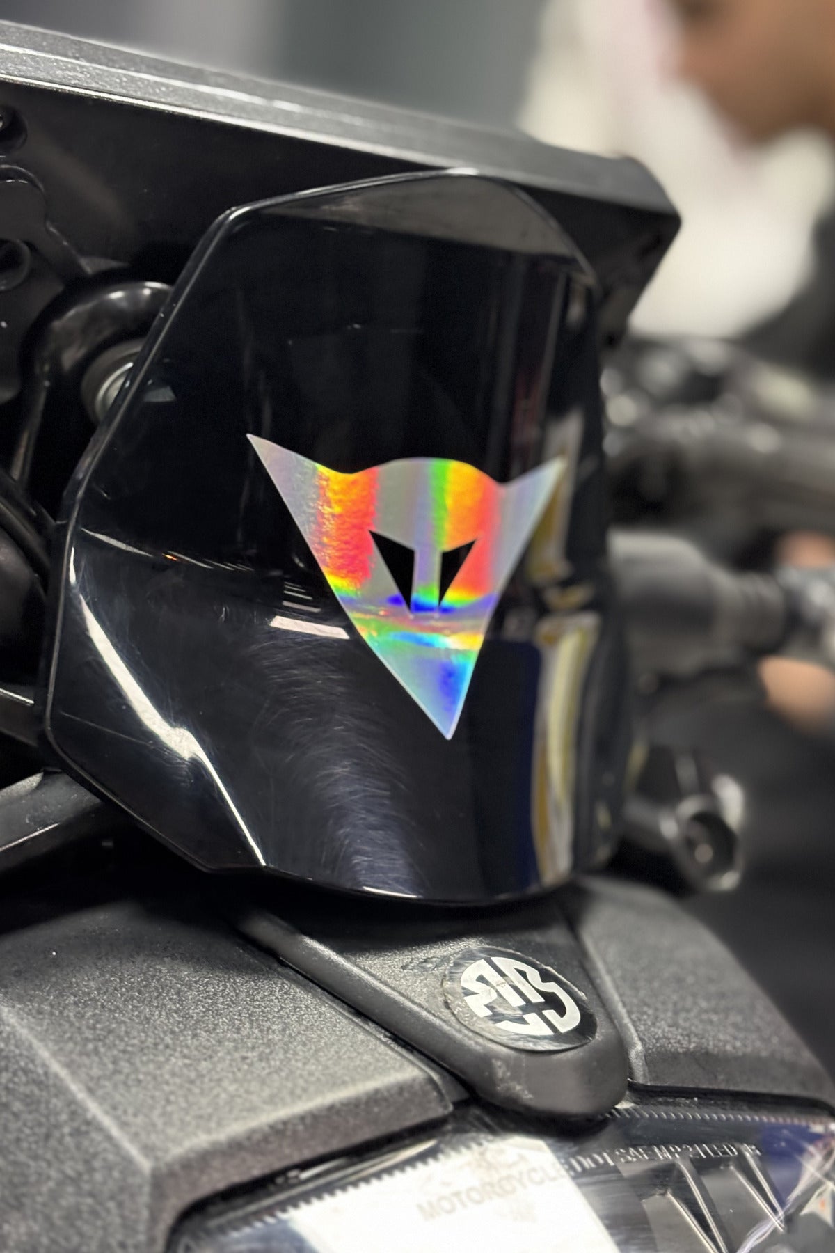 Motor-Kask için Hologramlı Renk Değiştiren Dainese Arma Sticker Etiket (1 Adet) (7CMx7CM)