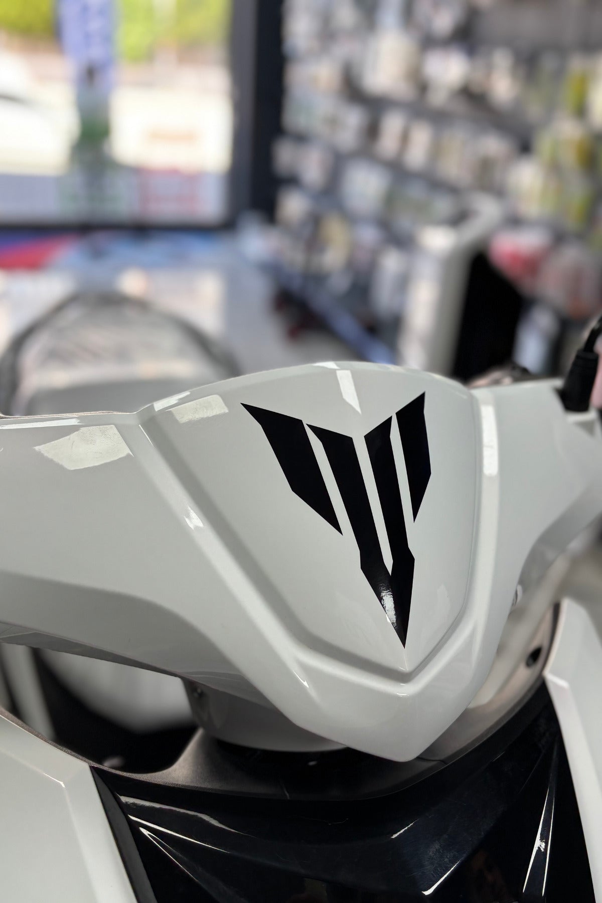 Motor ve Kask için Siyah Renk MT Logo Sticker Etiket (12CMx8CM)