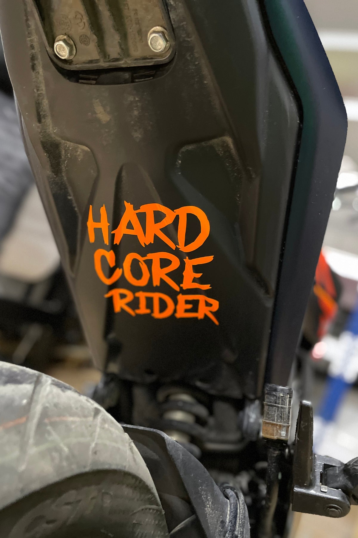 Dekoratif Neon Turuncu Hard Core Rider Sticker Araba-Motor için Etiket 15x12CM (1 Adet)