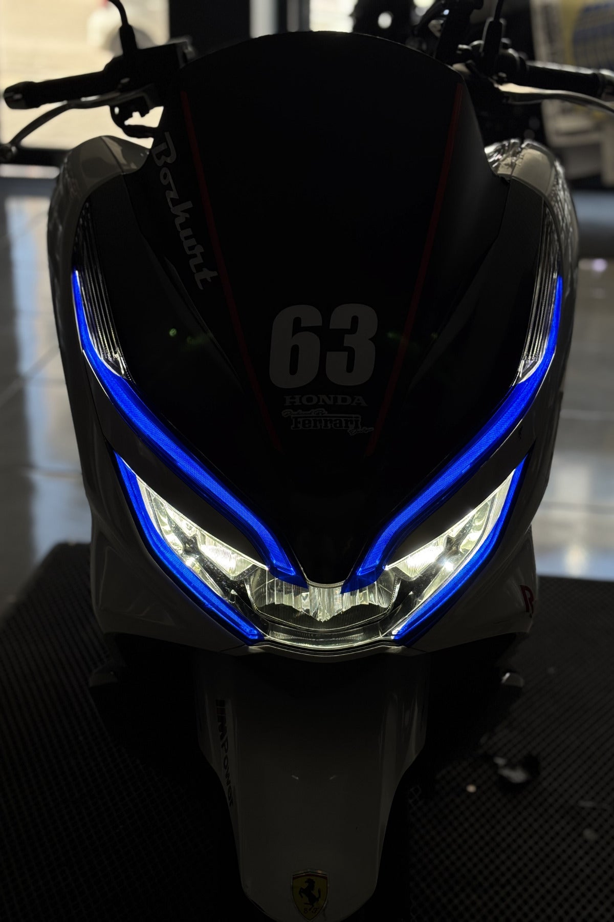 Honda PCX (2018-2020) için Far Tasarım Folyosu Sticker