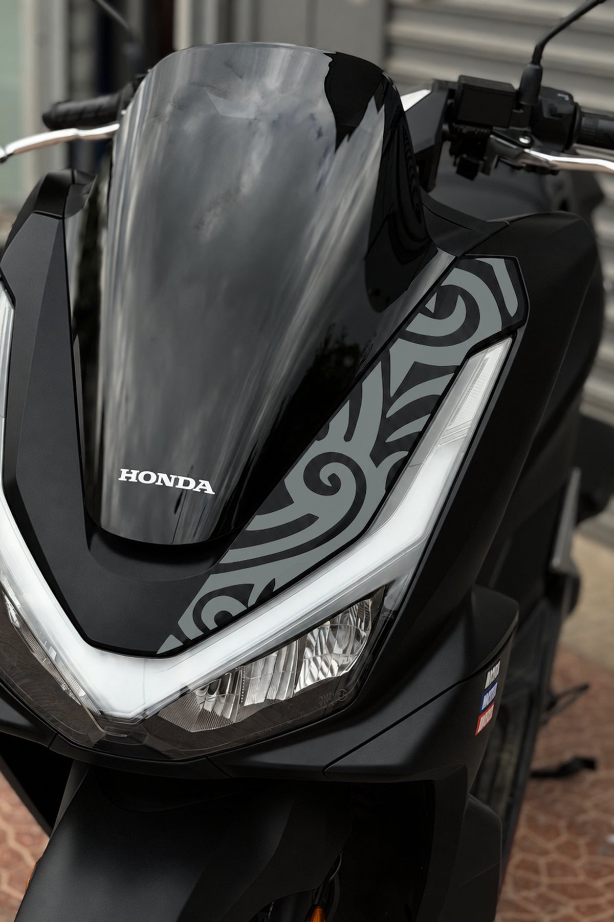 Honda PCX Deluxe 2025-2026 Yeni Kasa için Dövme Tribal Desen Sticker Etiket (1 Adet)