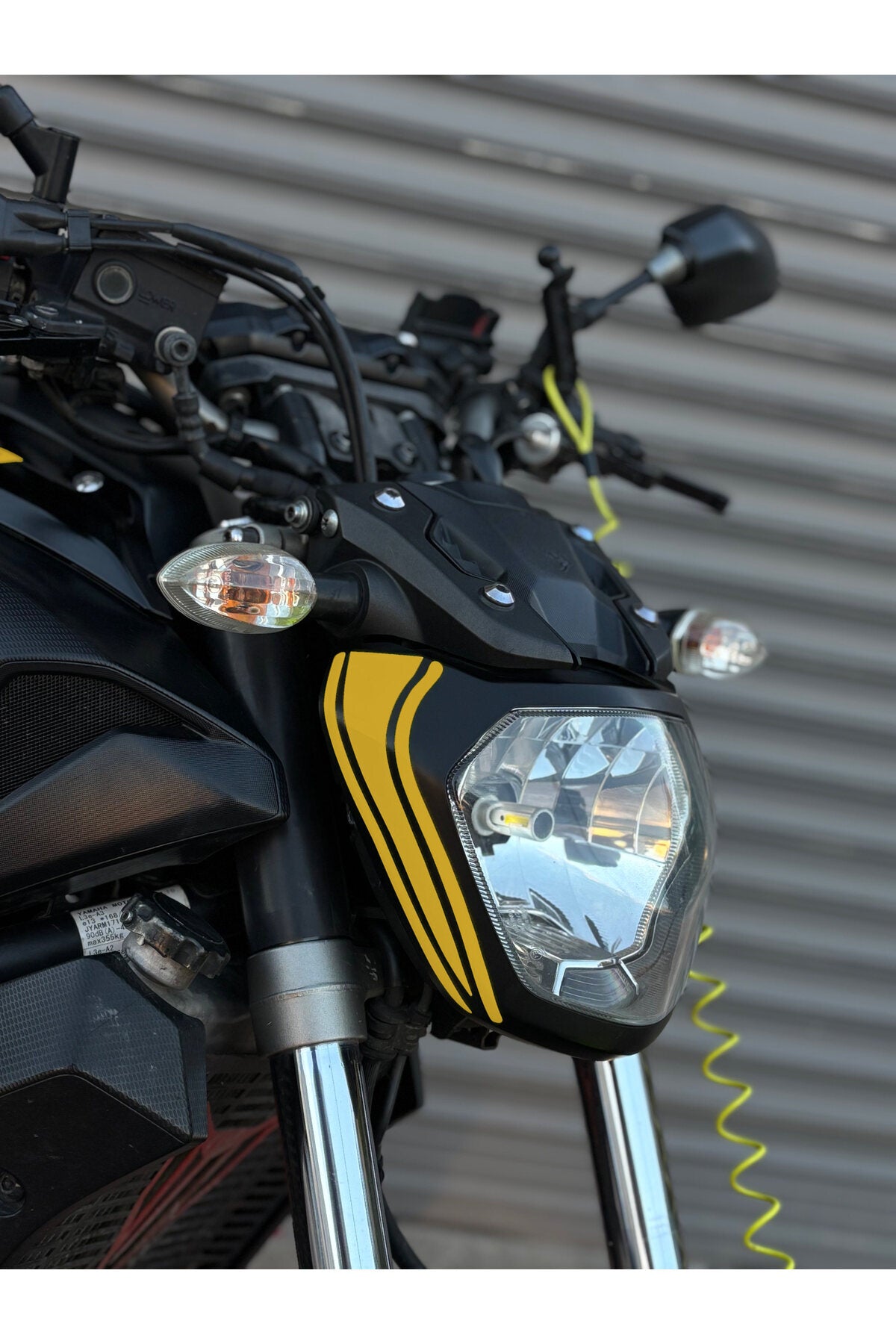Yamaha MT-07 için Far Kaşı Sticker Etiket (Sağ ve Sol ) (2014-2017 Yılları Arası Uyumlu)