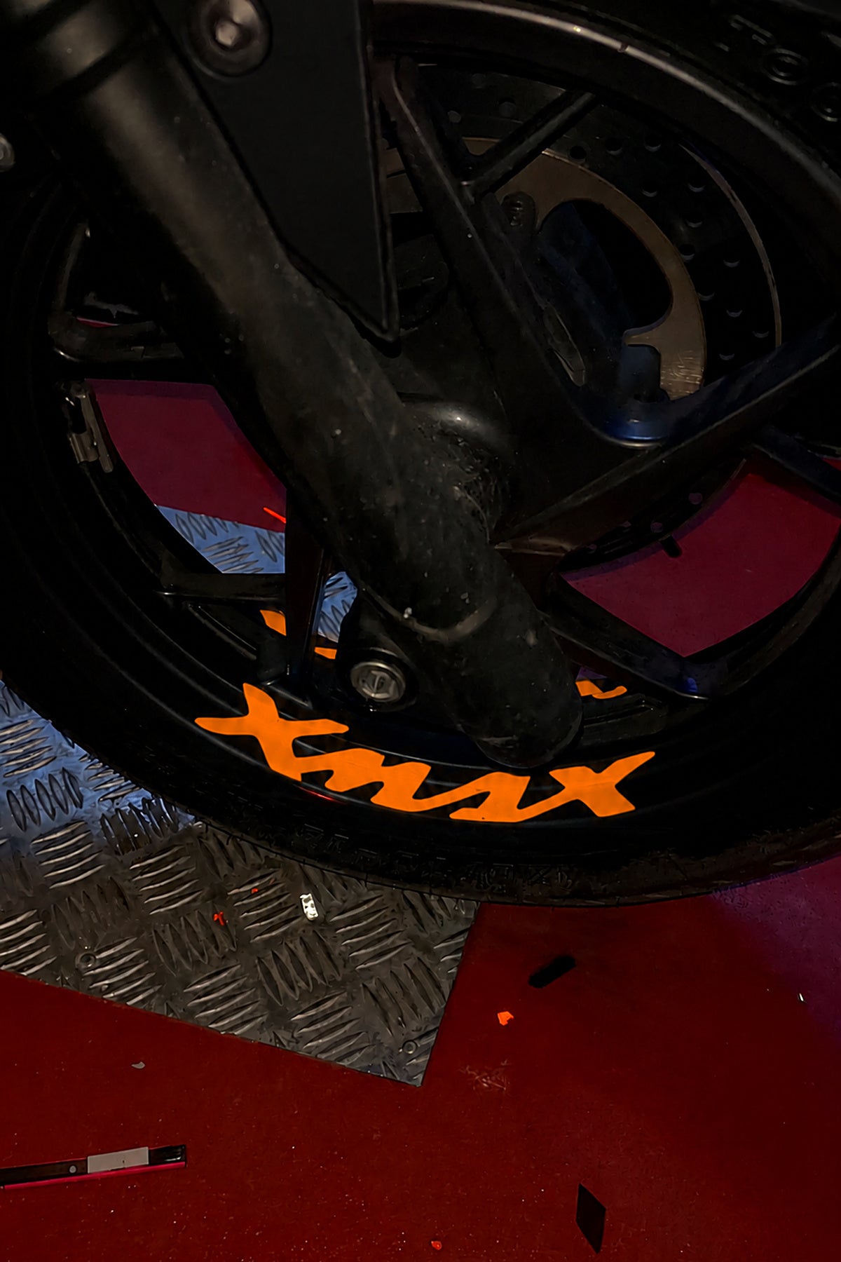 Yamaha Xmax için Uyumlu Reflektörlü Jant içi Xmax Yazısı ( 4 Adet)
