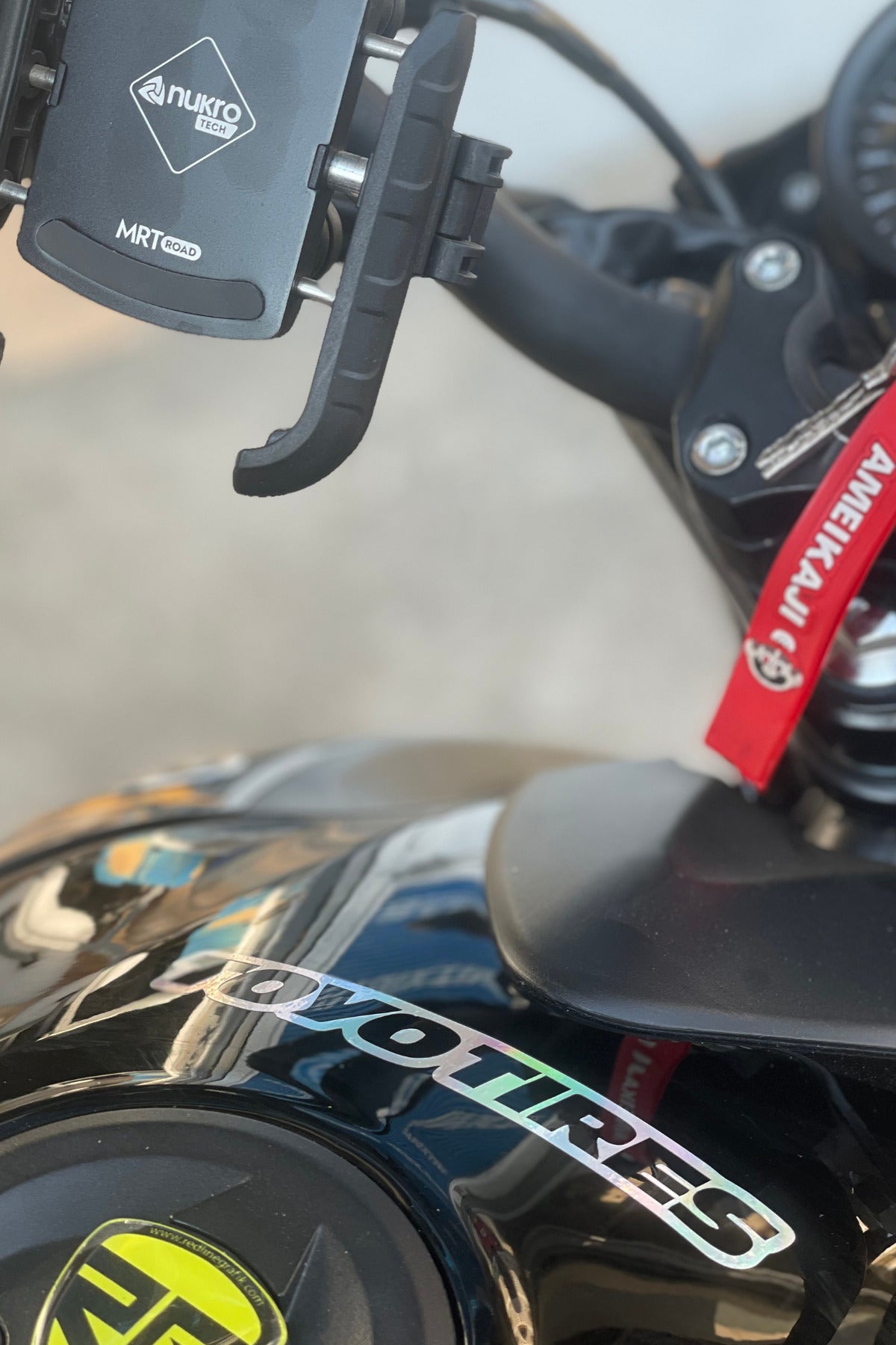 Motor-Araba-Kask için Toyotires Hologramlı Renk Değiştiren Sticker Etiket 13CMx2CM (1 Adet) Uyumlu