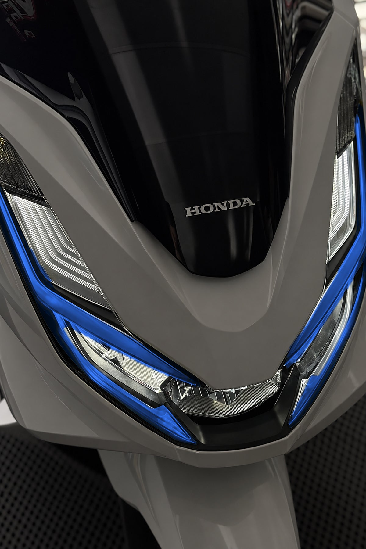 Honda PCX İnce Kesim Far Filmi Far Tasarım Sticker Etiket (2021-2022-2023-2024 Uyumlu)