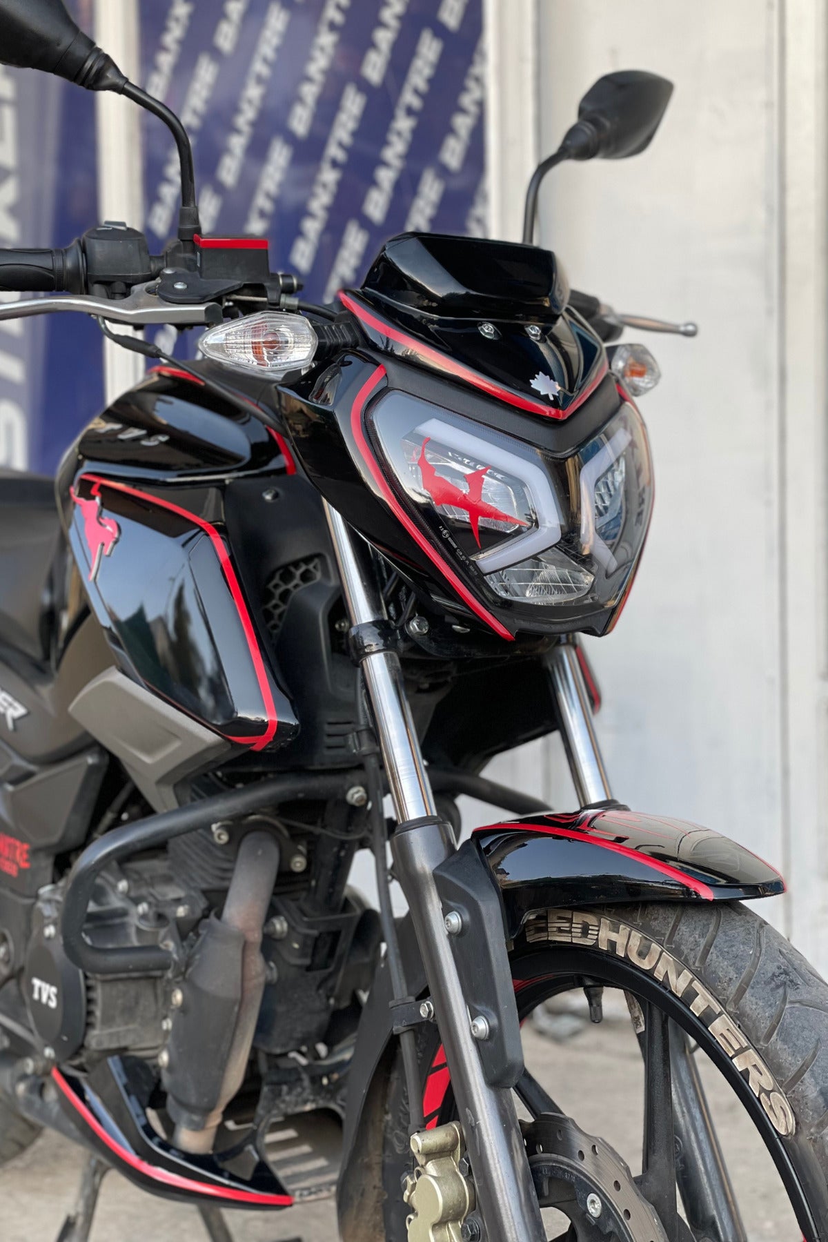 TVS Raider 125 için Parlak Kırmızı 17 Parça Sticker Etiket Seti