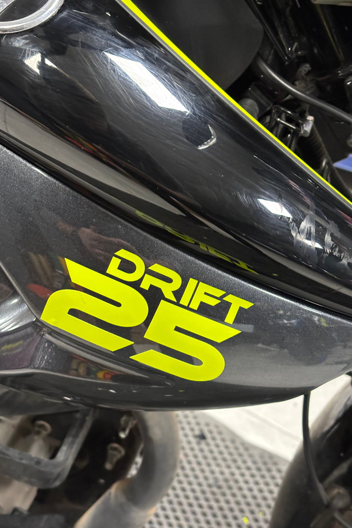 Mondial Drift-L için Neon Sarı Drift 25 Sticker Etiket (1 Adet)