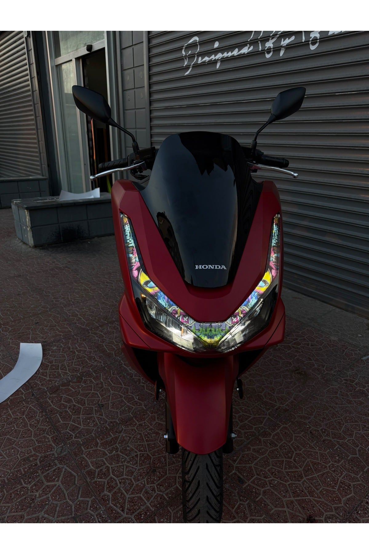 Honda PCX Deluxe için Hellaflush Göz Desenli Şeffaf Far Filmi Sticker Far Tasarım Filmi (Sağ ve Sol) (2025-2026 uyumlu)