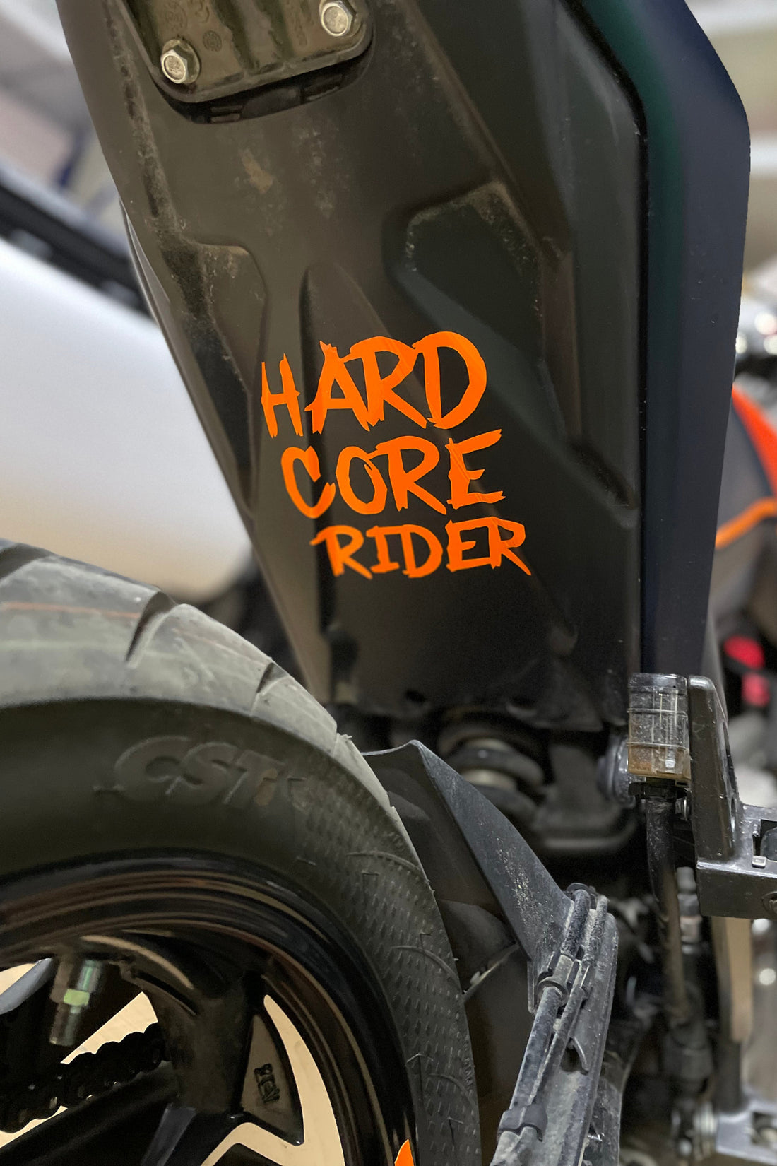 Dekoratif Neon Turuncu Hard Core Rider Sticker Araba-Motor için Etiket 15x12CM (1 Adet)
