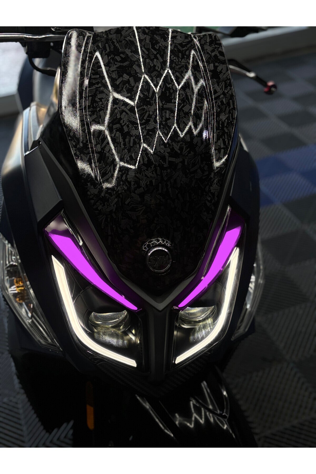 SYM Jet 14 Scooter için Gündüz Ledi Far Renklendirme Sticker Far Tasarım Film (Sağ ve Sol)