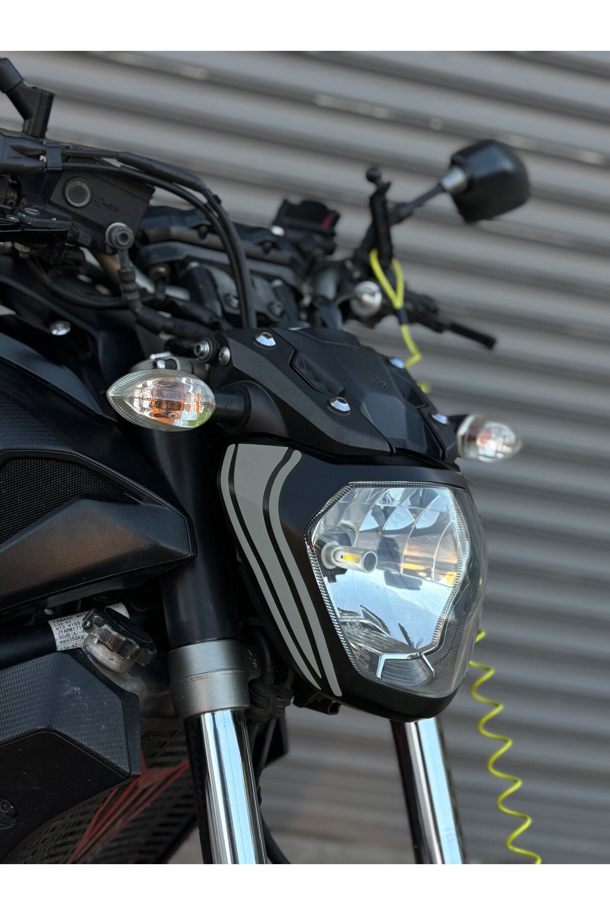Yamaha MT-07 için Far Kaşı Sticker Etiket (Sağ ve Sol ) (2014-2017 Yılları Arası Uyumlu)