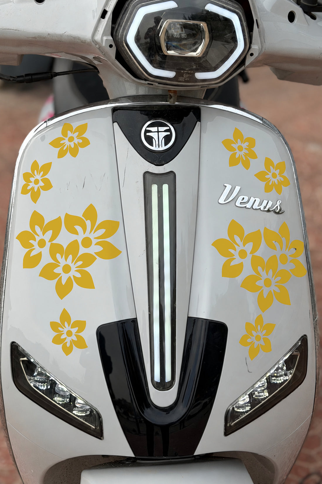 Motosiklet ve Kask için Çiçek Desenleri Sticker Etiket (Fotoğraftaki Adet Kadar Gelmektedir)