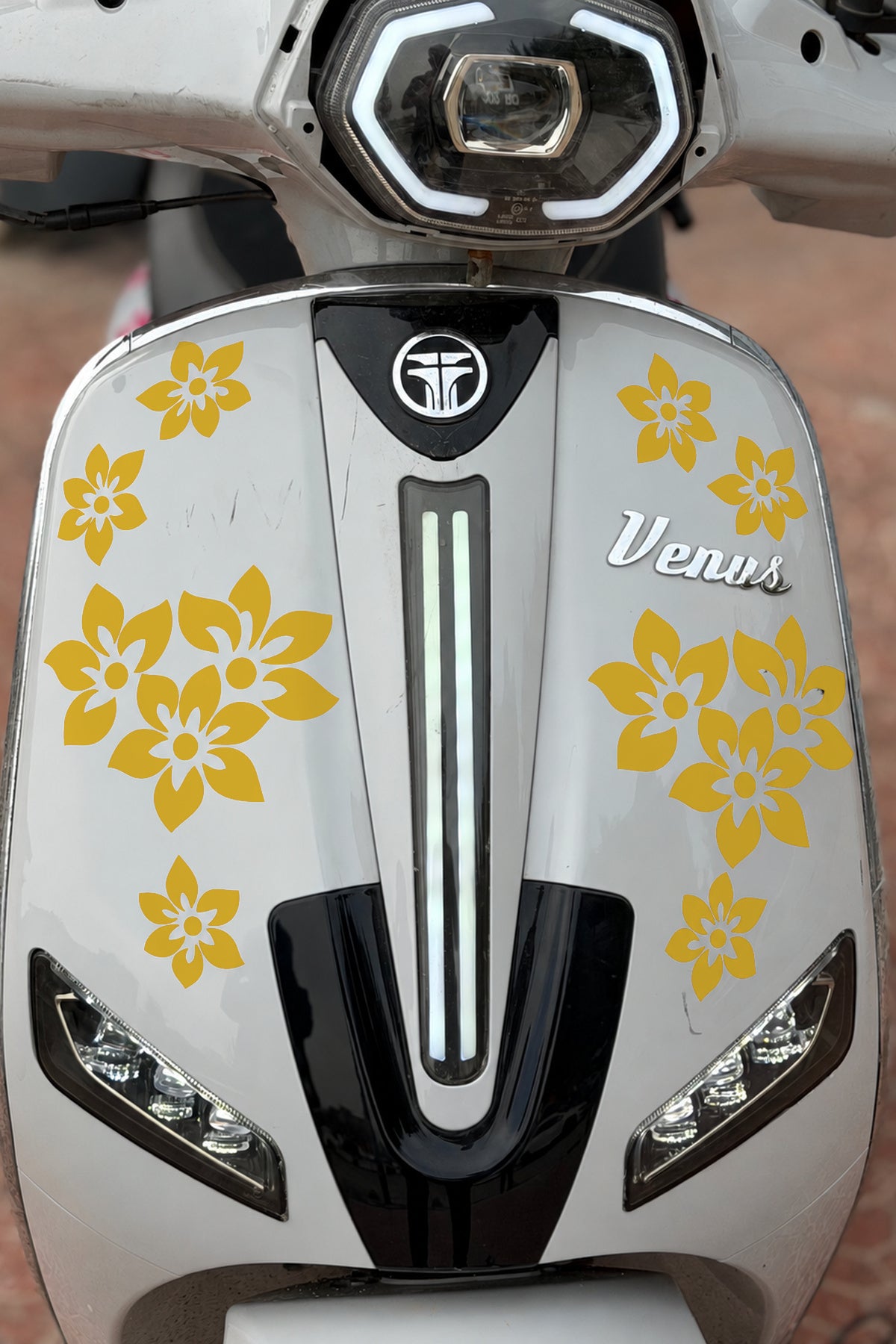 Motosiklet ve Kask için Çiçek Desenleri Sticker Etiket (Fotoğraftaki Adet Kadar Gelmektedir)