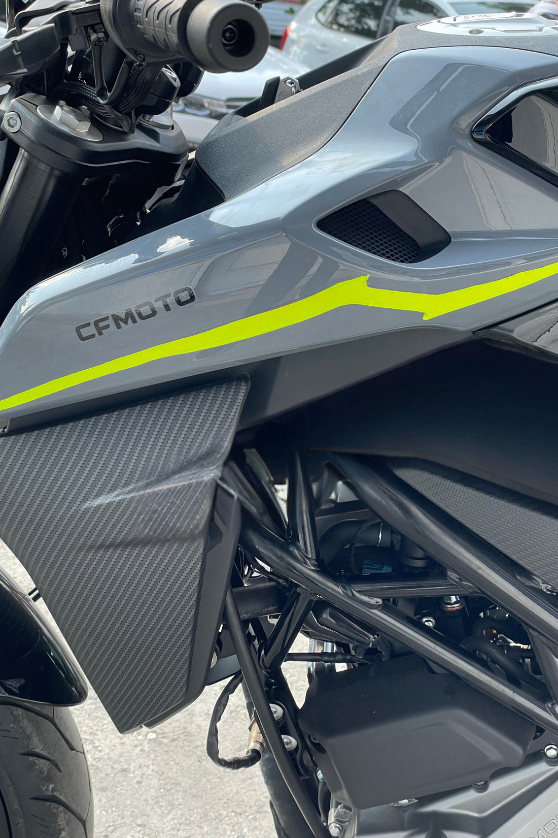 CF Moto NK250 için Neon Sarı Kenar Çizgi Stickerları (Sağ ve Sol )