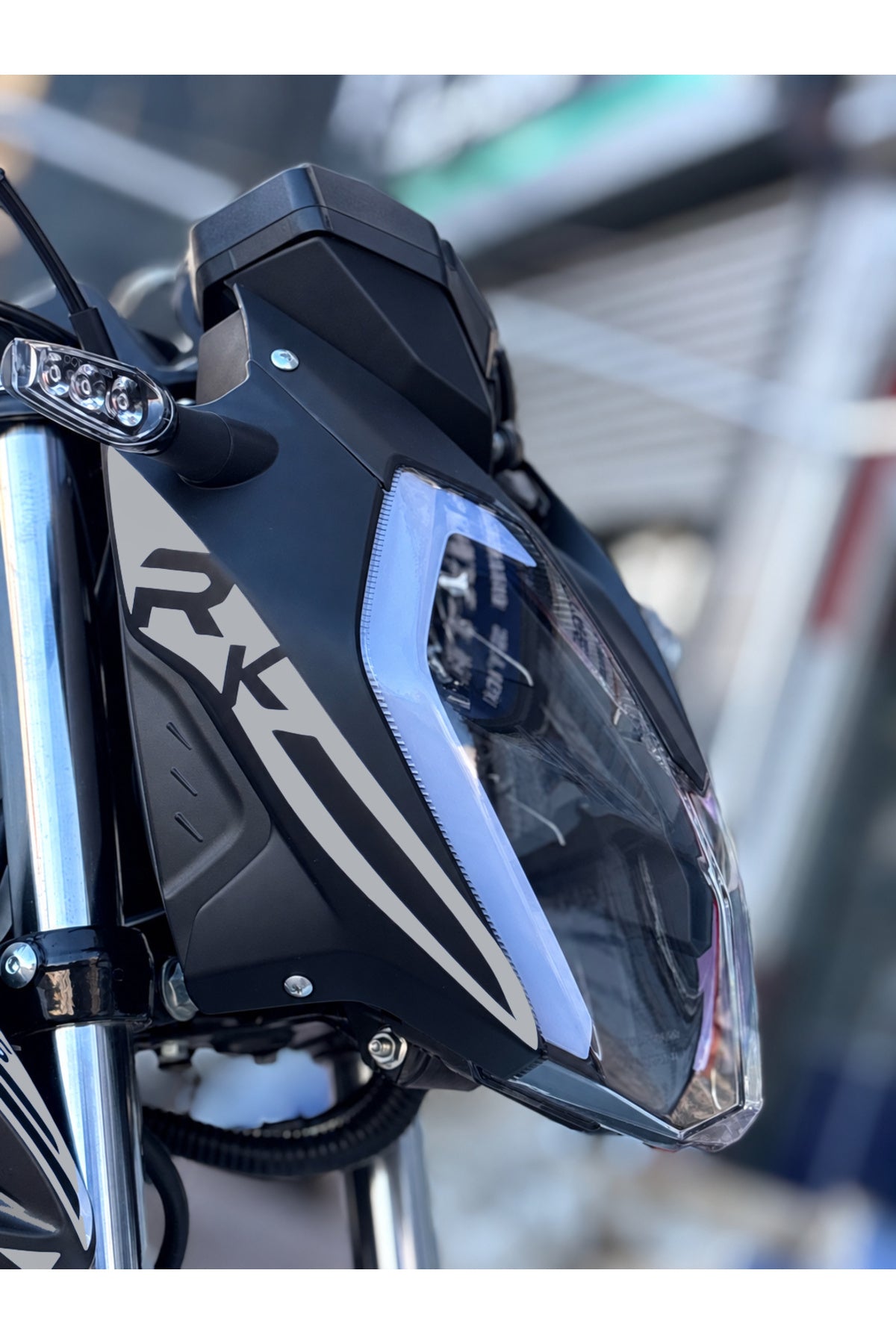 RKS RK125 için RK yazılı Far Kaşı Dekor Sticker (Sağ ve Sol )