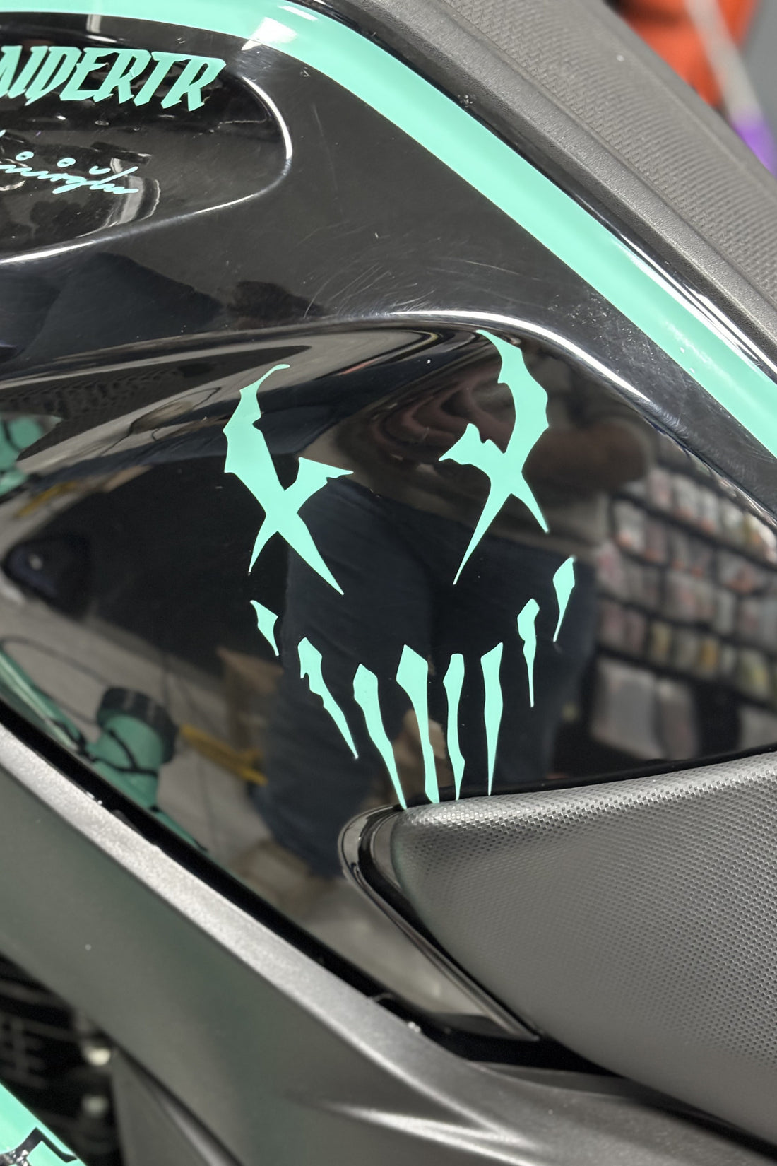 Motor-Araba-Kask için Nane Yeşil Parçalı Venom Sticker Etiket (1 Adet)