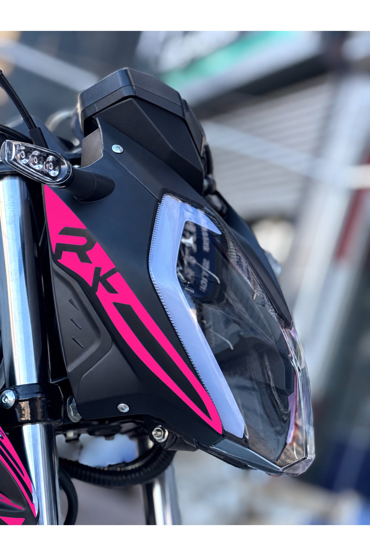 RKS RK125 için RK yazılı Far Kaşı Dekor Sticker (Sağ ve Sol )