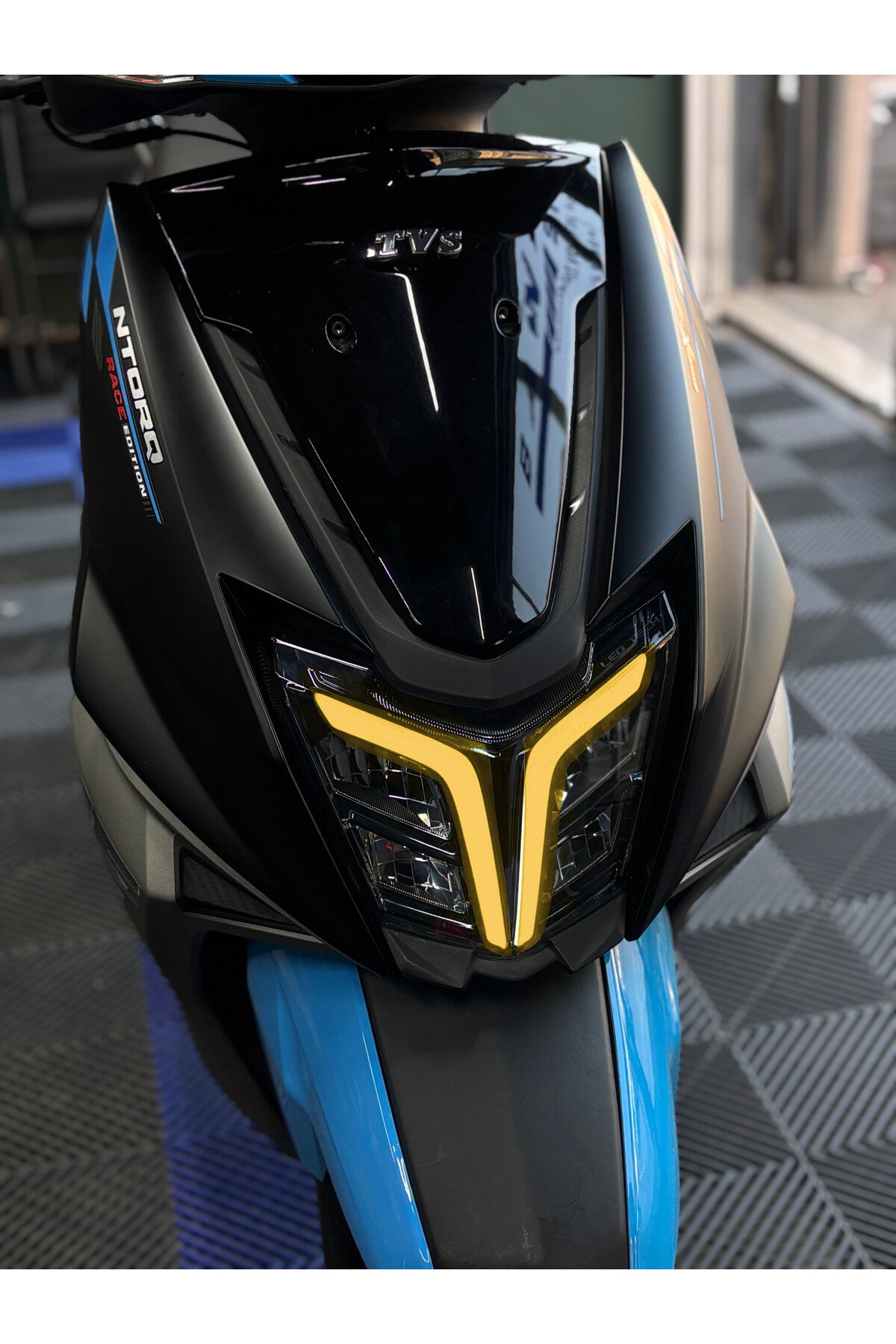 TVS Ntorq 125 için Far Renklendirme Far Tasarım Film Sticker