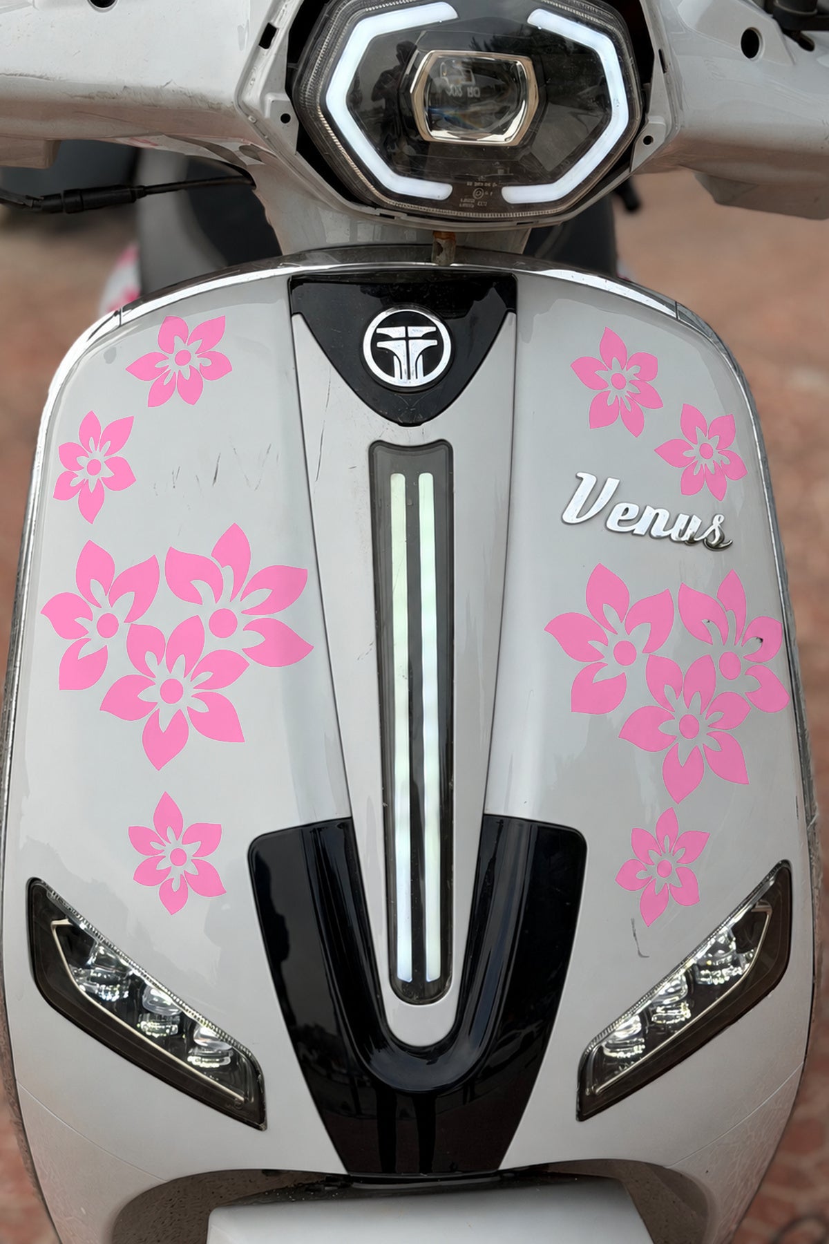 Motosiklet ve Kask için Çiçek Desenleri Sticker Etiket (Fotoğraftaki Adet Kadar Gelmektedir)