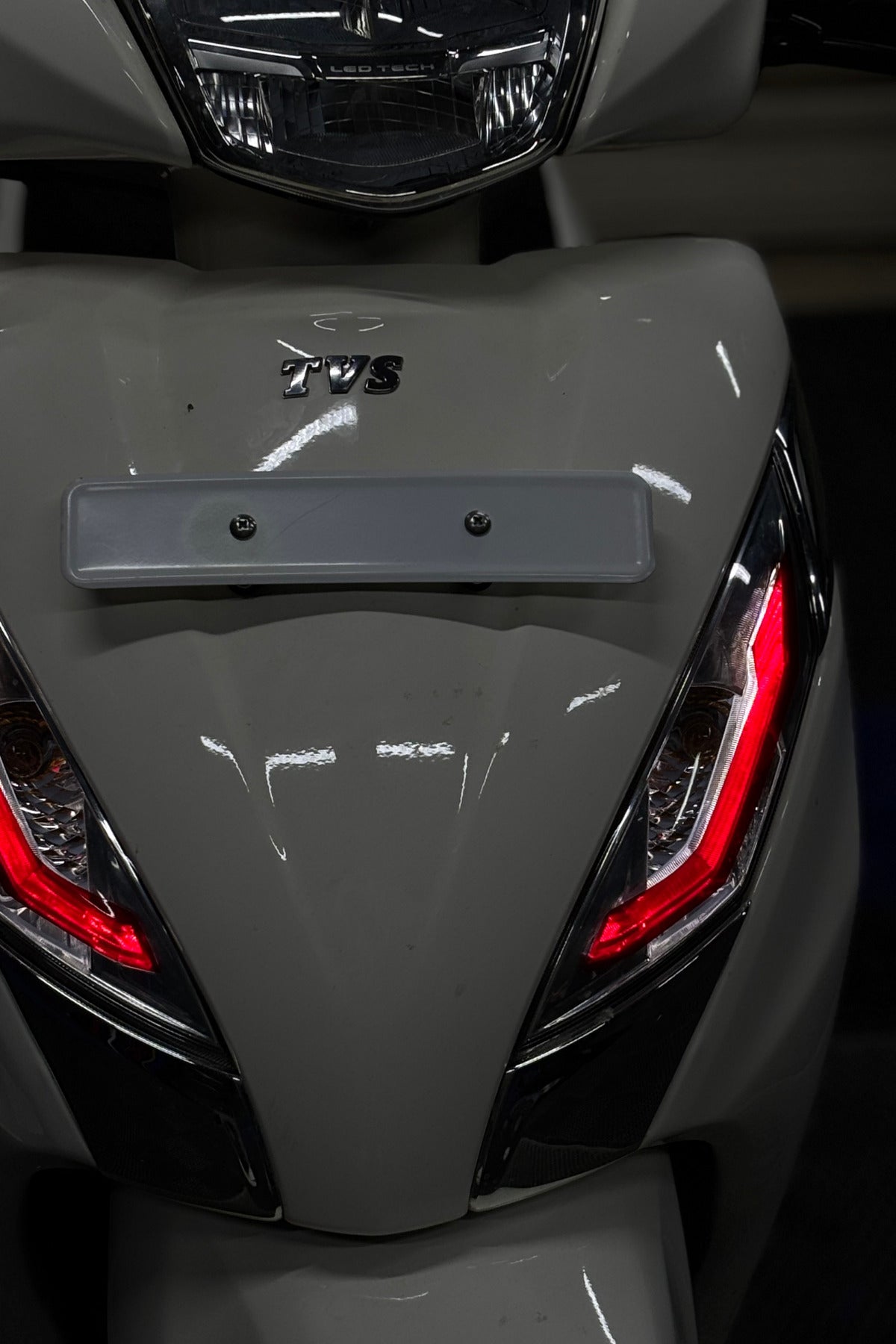 TVS Jupiter 125 için Gündüz Ledlerine Uyumlu Far Tasarım Sticker Seti (Sağ ve Sol)