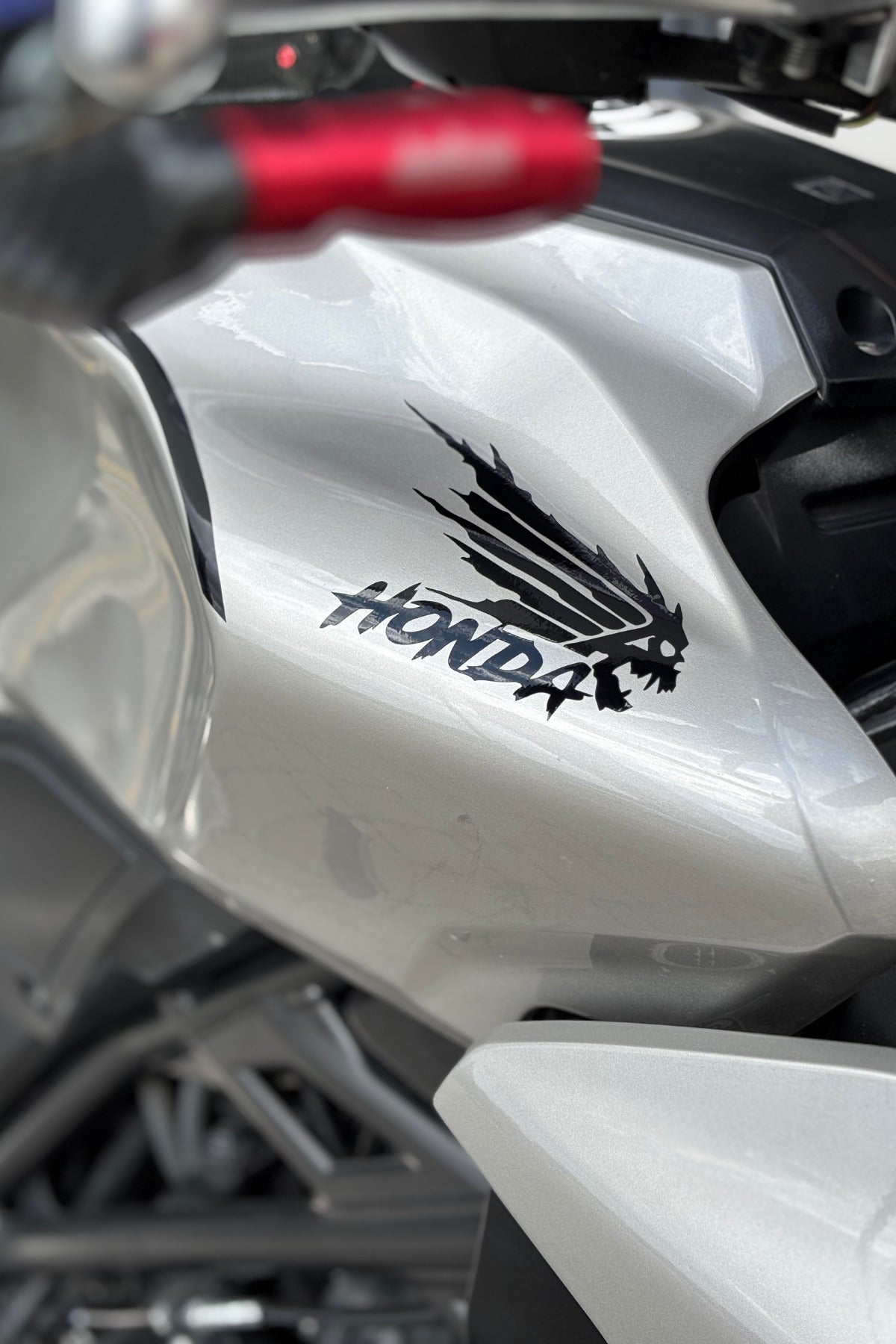 Honda Motor Grubu için Siyah Renk Hayalet Honda Logo Sticker Seti (2'li)