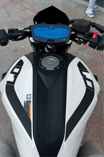 Yamaha MT-07 için Siyah Renk Depo Kordon Sticker Etiket (2018-2020) Yılları için Uyumlu