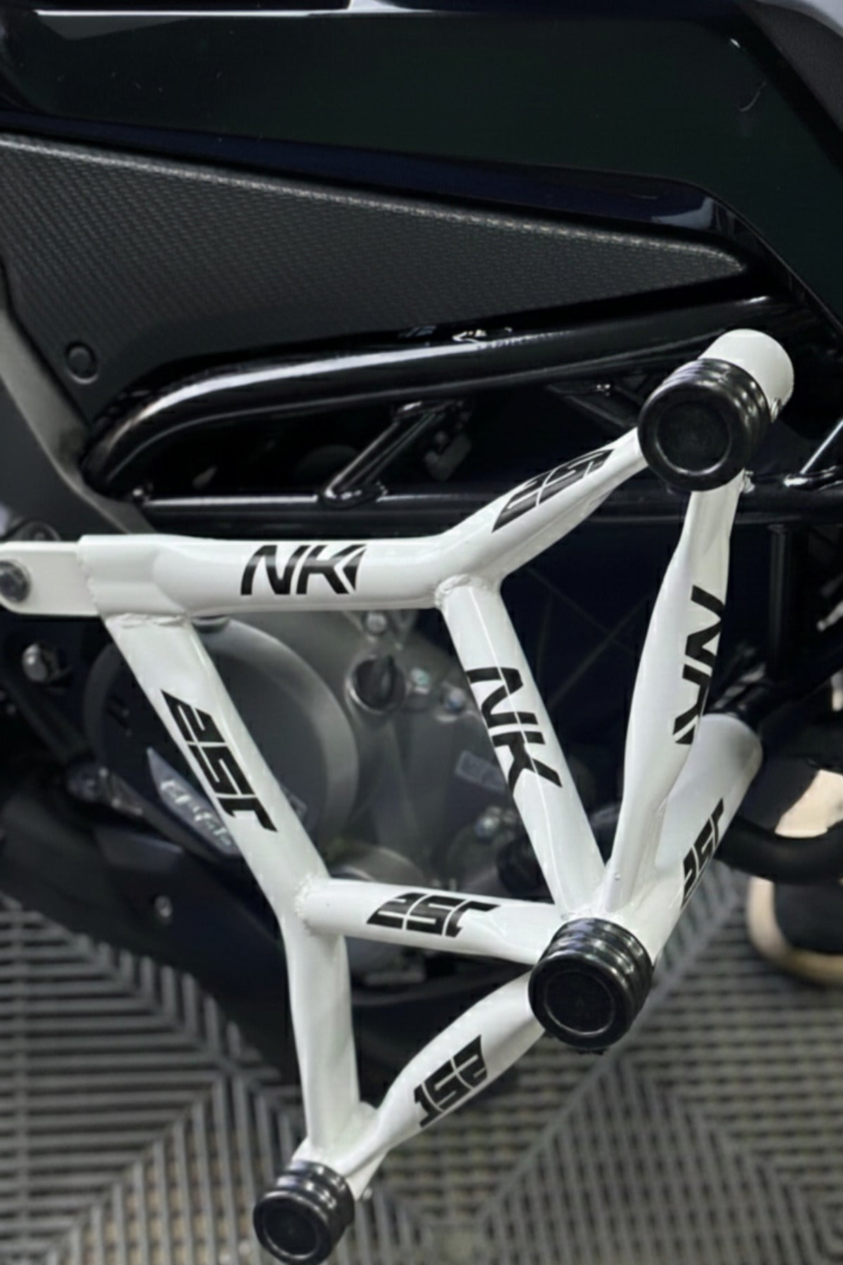 CFMOTO NK250 için Demir Koruma Yazılı Sticker Seti