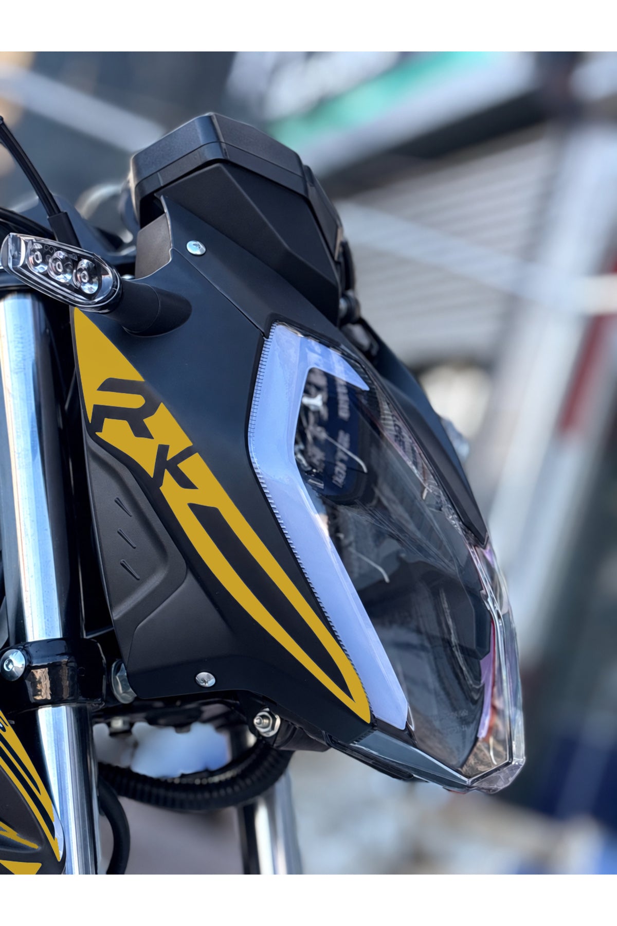 RKS RK125 için RK yazılı Far Kaşı Dekor Sticker (Sağ ve Sol )