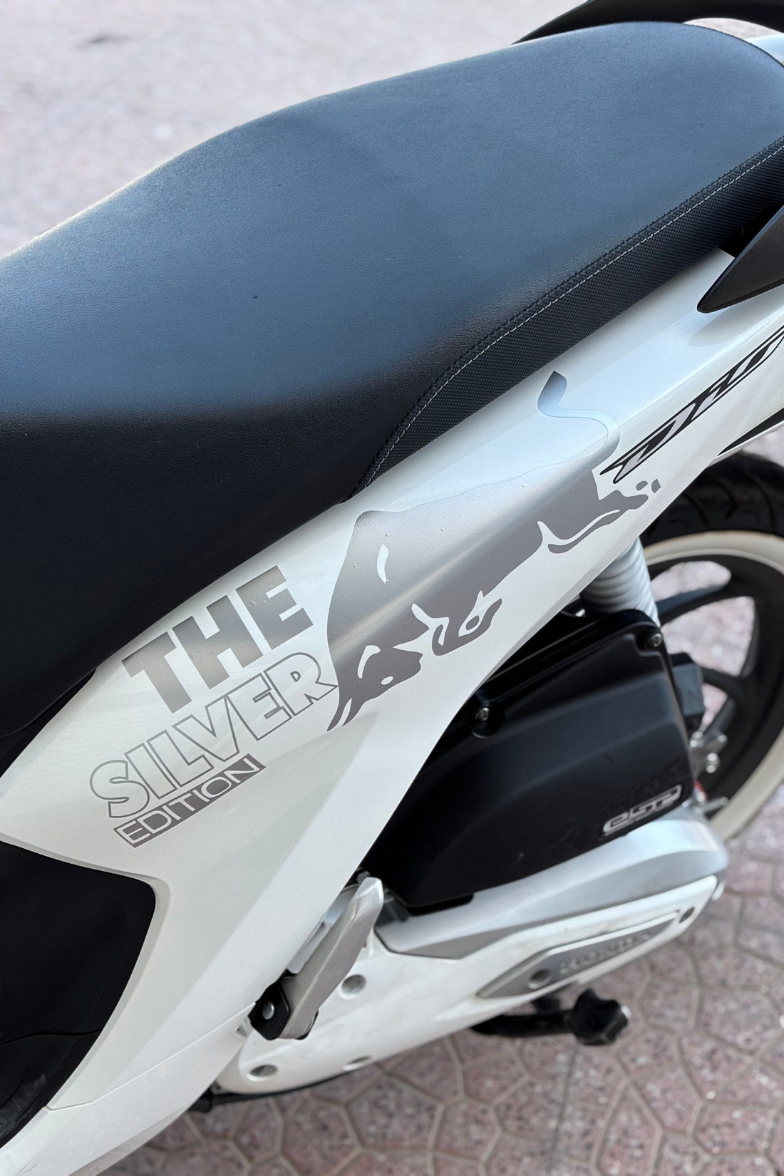 Motor ve Kask için Gümüş Gri Boğa Enerji Sticker Etiket Seti (2 Parça)