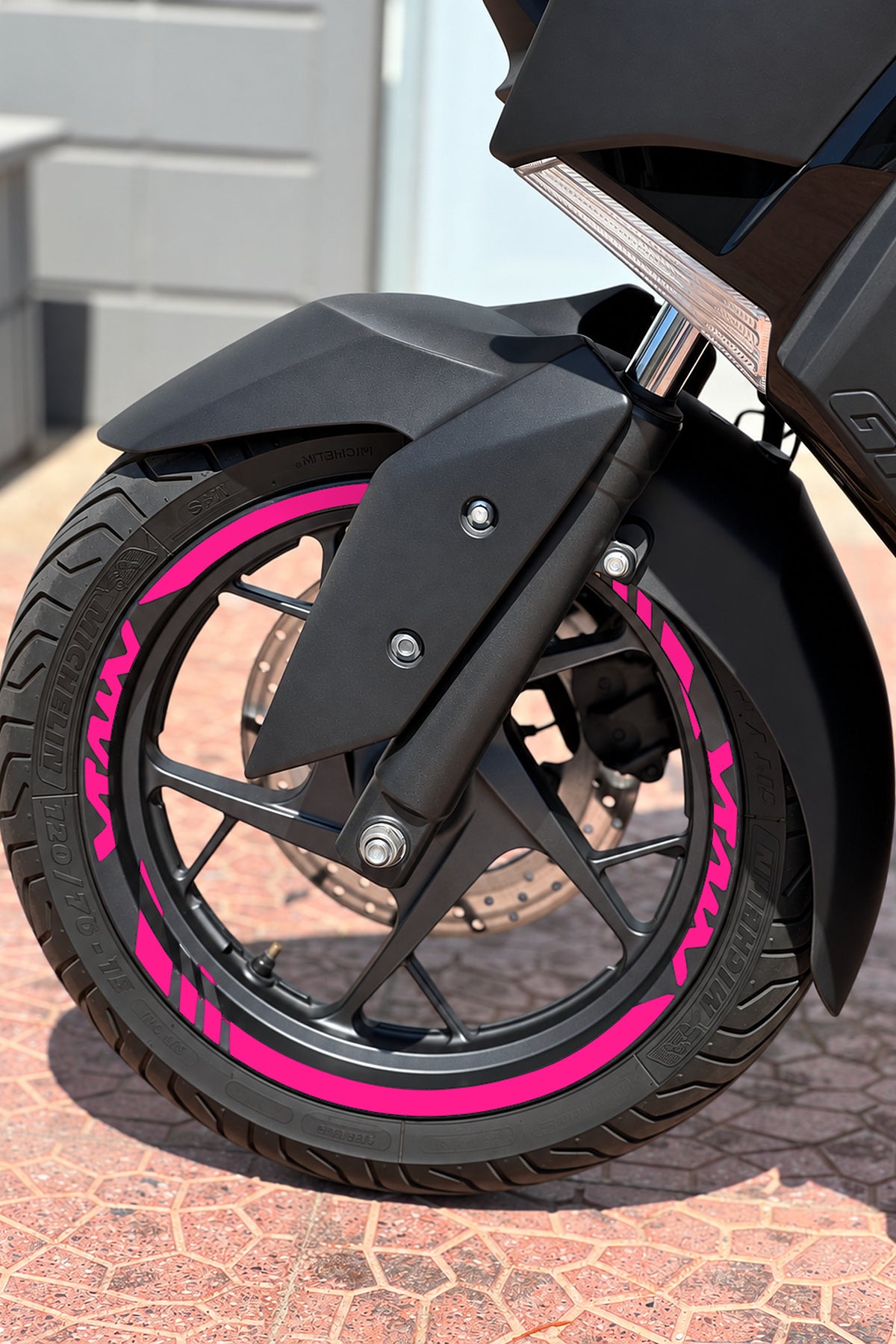 Yamaha Xmax Scooter için Kalın Kesikli + Xmax Yazılı Jant Şeridi Sticker Seti (Ön Arka Yeterli)
