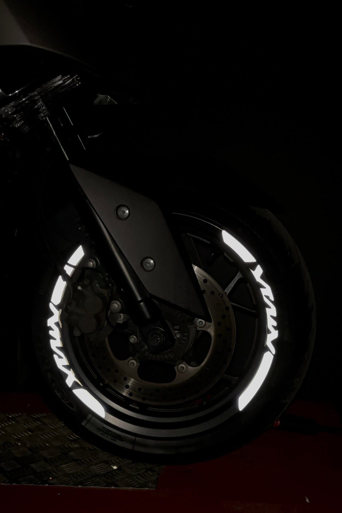 Yamaha Xmax için Ultra Reflektörlü 8 Parça Jant Şeridi Sticker Seti (2 Janta Da yeterli)