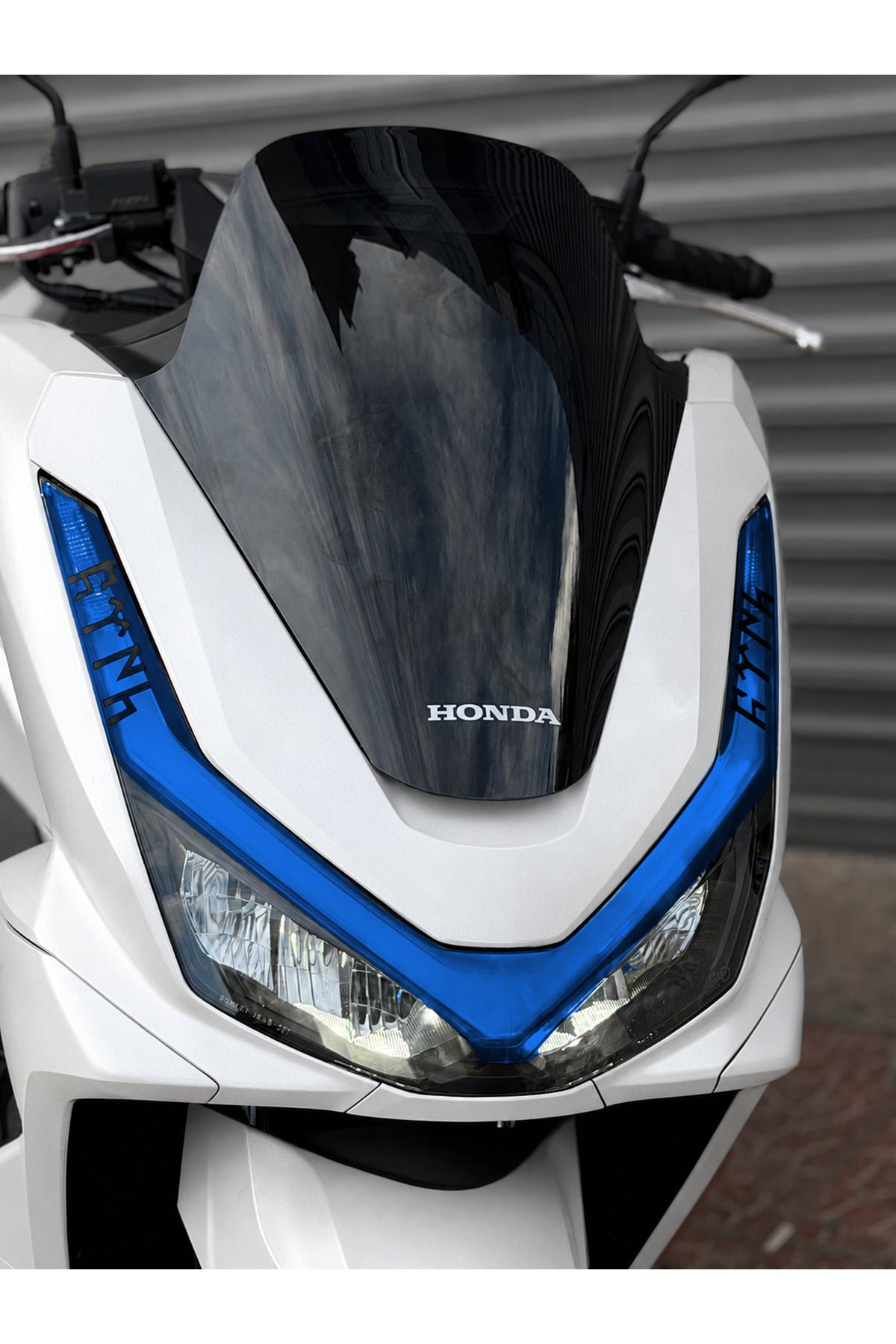 Honda PCX Deluxe için Göktürkçe Türk Yazılı Far Filmi Far Tasarım Film Sticker (2025-2026 Uyumlu)