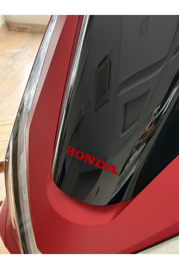 Honda PCX için Tüm Yıllara Uyumlu Ön Cam Orijinal Renkli Cam Yazı Sticker Etiket (1 Adet)