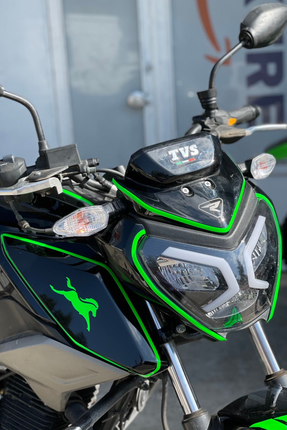 TVS Raider 125 için Neon Yeşil 16 Parça Sticker Etiket Seti (16 Parça )