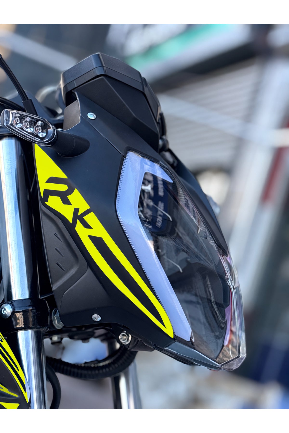 RKS RK125 için RK yazılı Far Kaşı Dekor Sticker (Sağ ve Sol )
