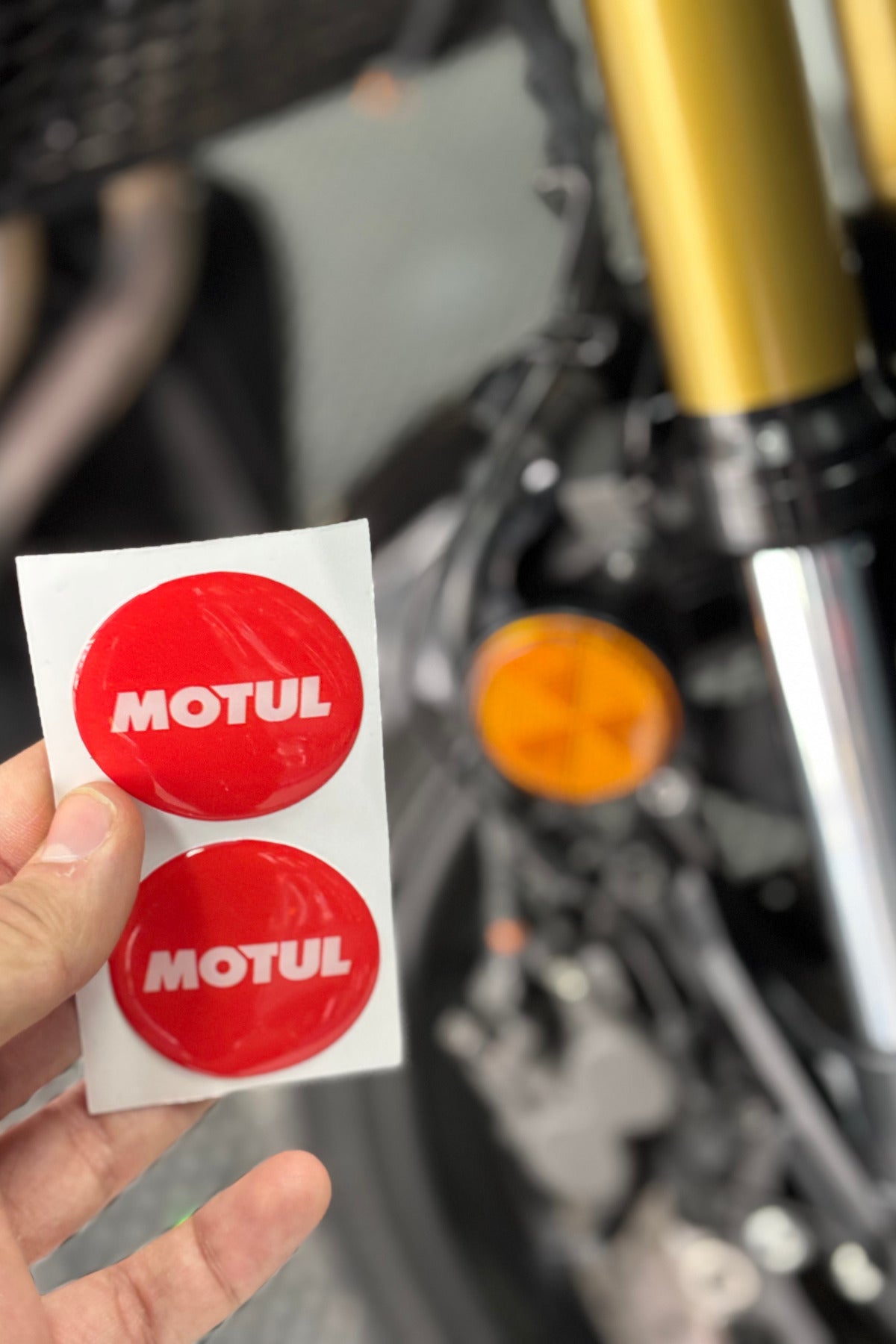 Motosiklet ve Kedigözü Reflektörü için Kırmızı Motul Yuvarlak Damla Sticker Etiket (2 Adet)