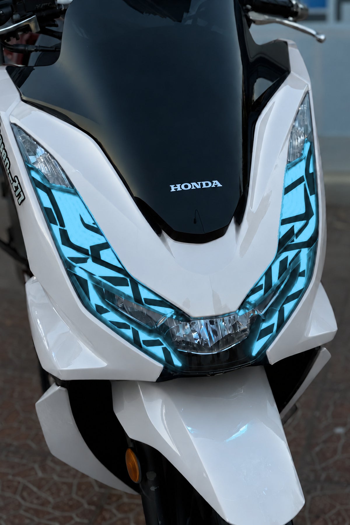 Honda PCX Geniş Kalıp Tribal Dövme Desenli Far Filmi Far Tasarım Sticker (2021-2022-2023-2024 Uyumlu)