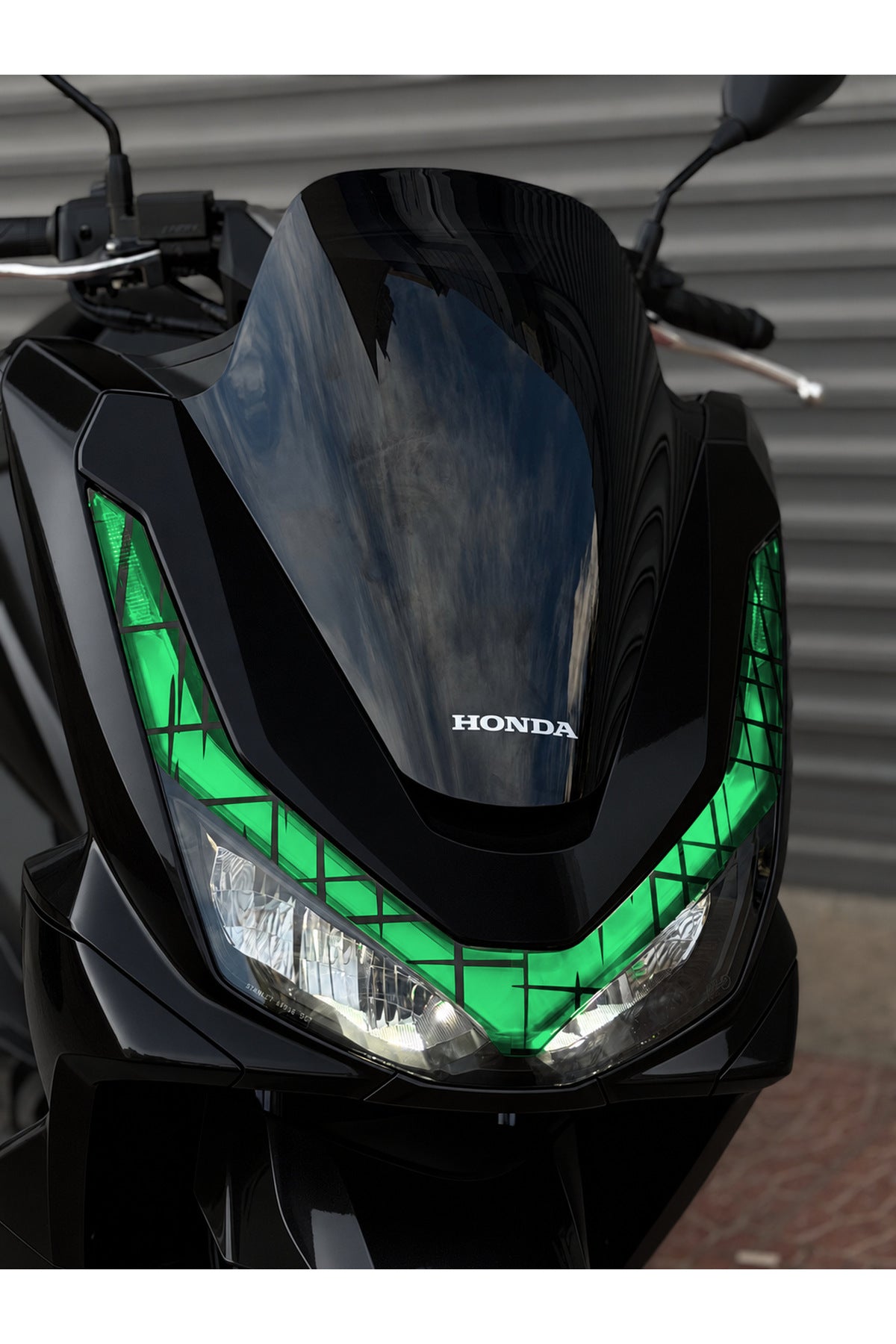 Honda PCX Deluxe için Çizgisel Tasarımlı Far Tasarım Far Renklendirme Sticker (2025-2026)