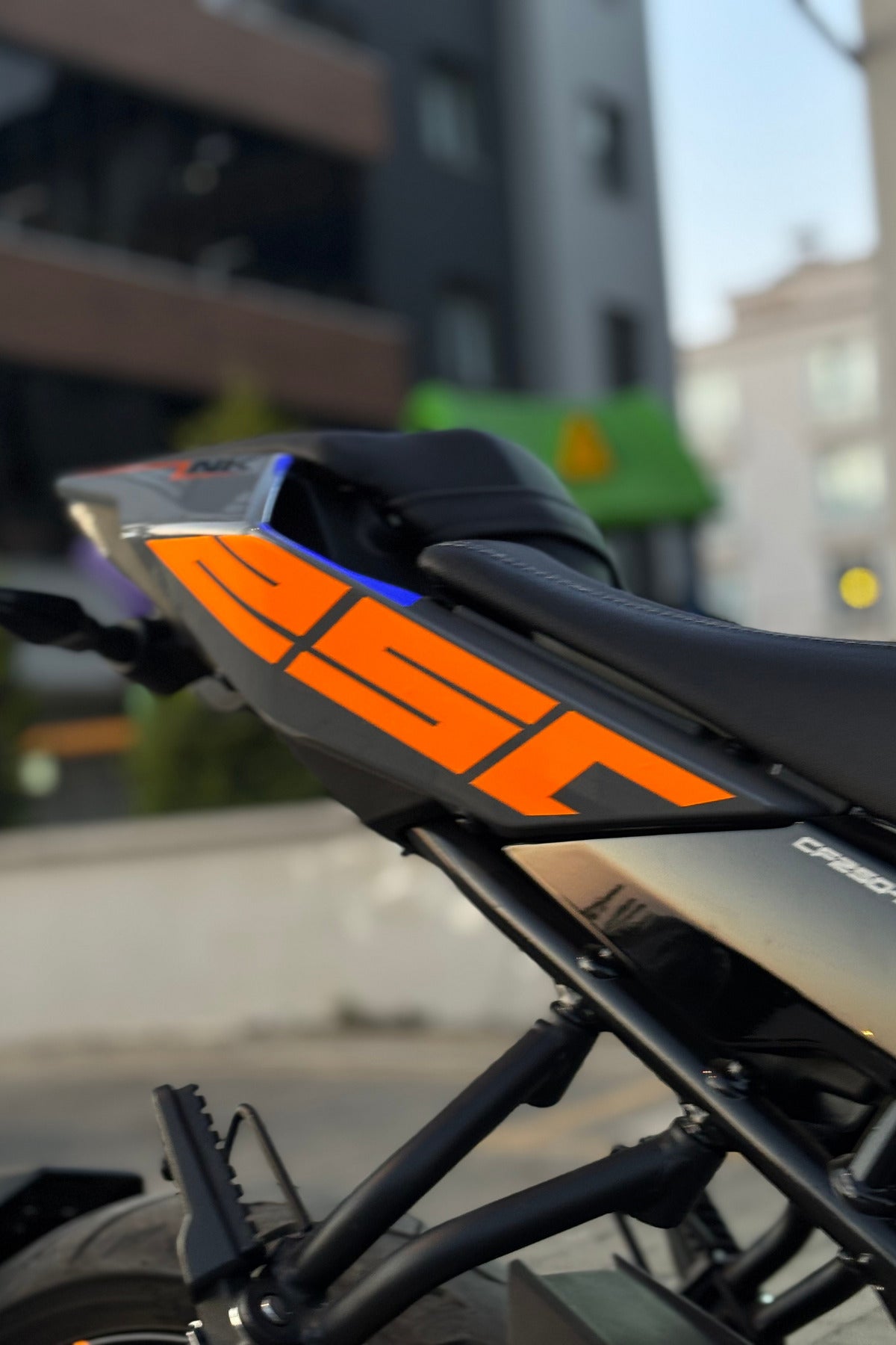 CFMOTO NK250 Tüm Yıl ve Modellere Uyumlu Neon Turuncu 250 Yazıları Sticker (Sağ ve Sol)