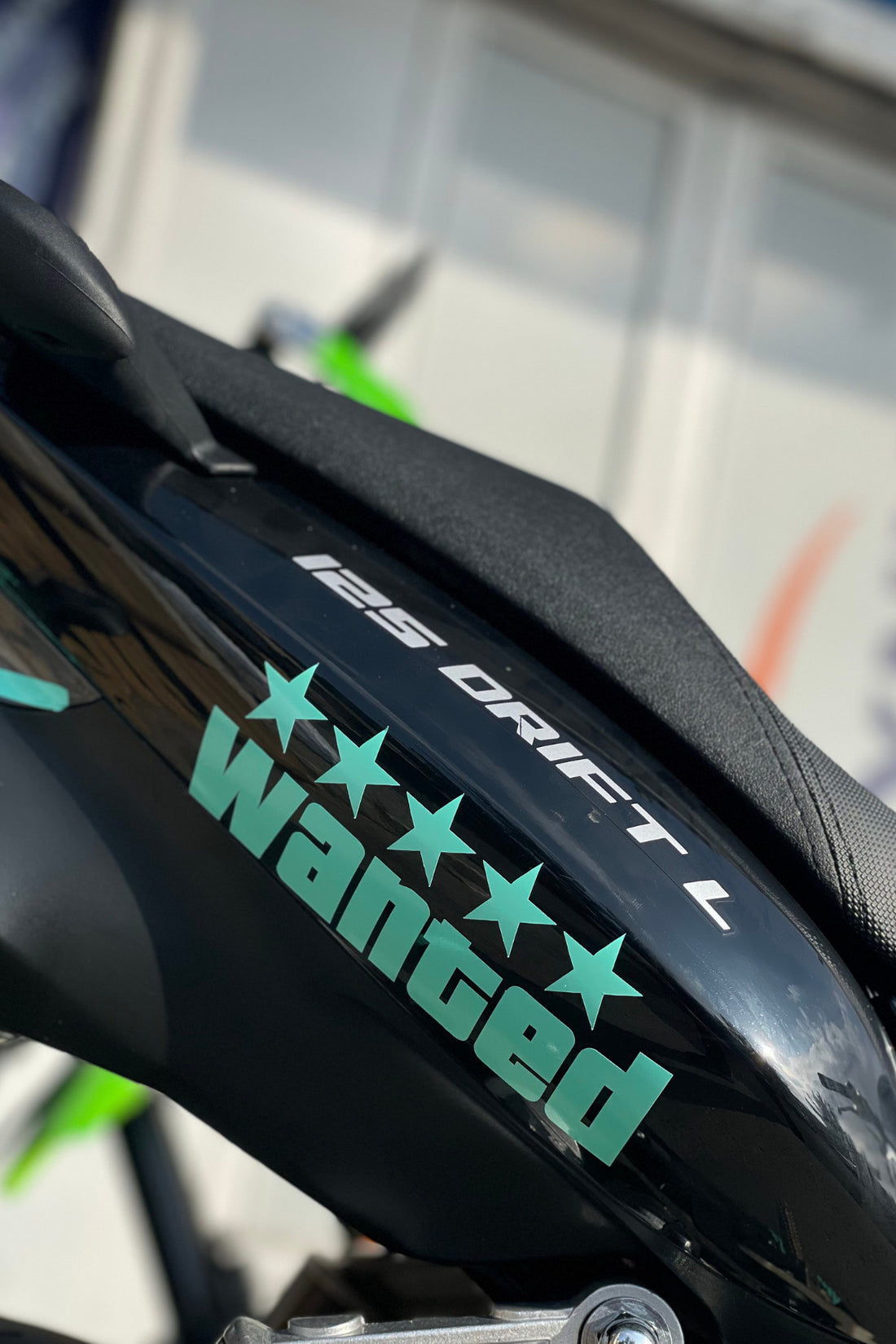 Motor-Araba-Kask için Nane Renk Wanted Sticker Etiket (1 Adet)
