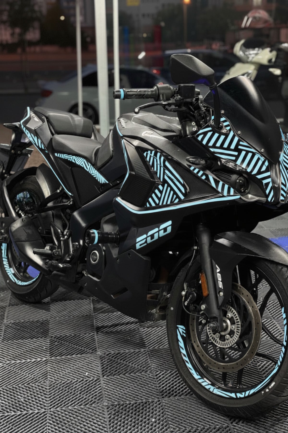 Bajaj Pulsar RS200 için Komple Baskılı Sticker Seti