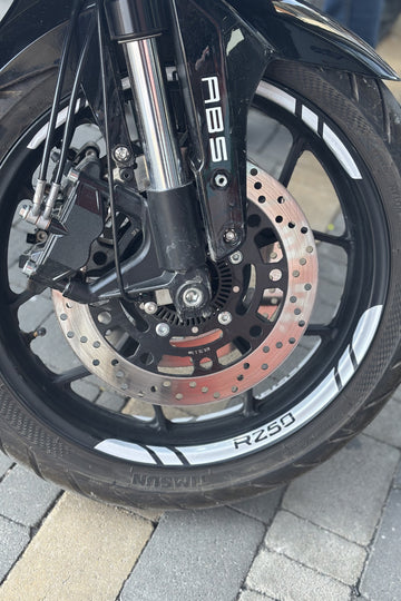 RKS R250 için Beyaz Renk 8 Parça Jant Şeridi Sticker Etiket