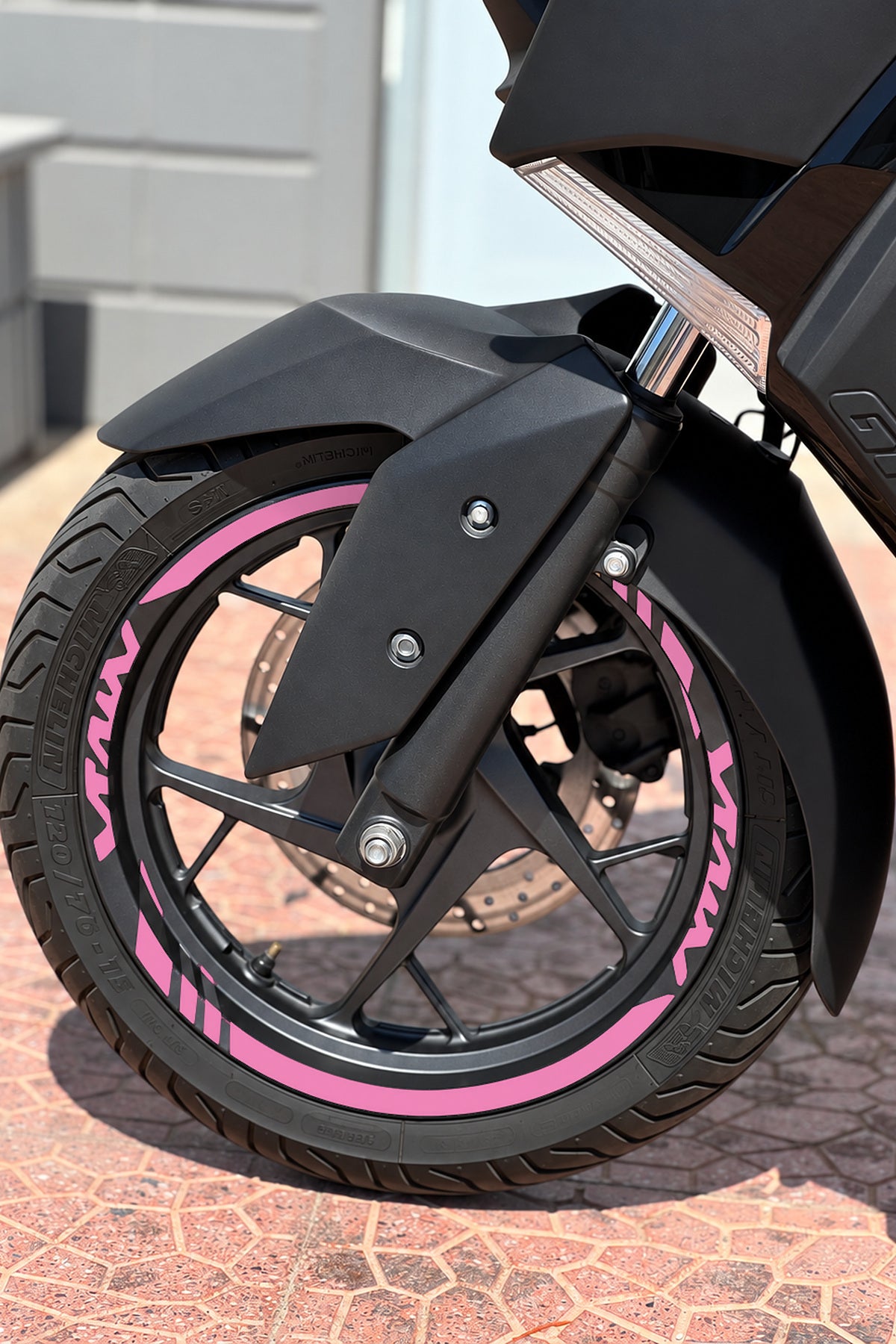 Yamaha Xmax Scooter için Kalın Kesikli + Xmax Yazılı Jant Şeridi Sticker Seti (Ön Arka Yeterli)