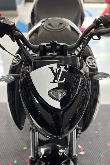Mondial Drift-L için Beyaz Renk LV Kafa Sticker Etiket (1 Adet)