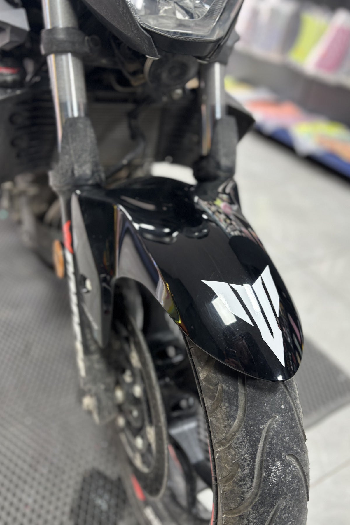 Motor ve Kask için Beyaz Renk MT Logo Sticker Etiket (10CM)