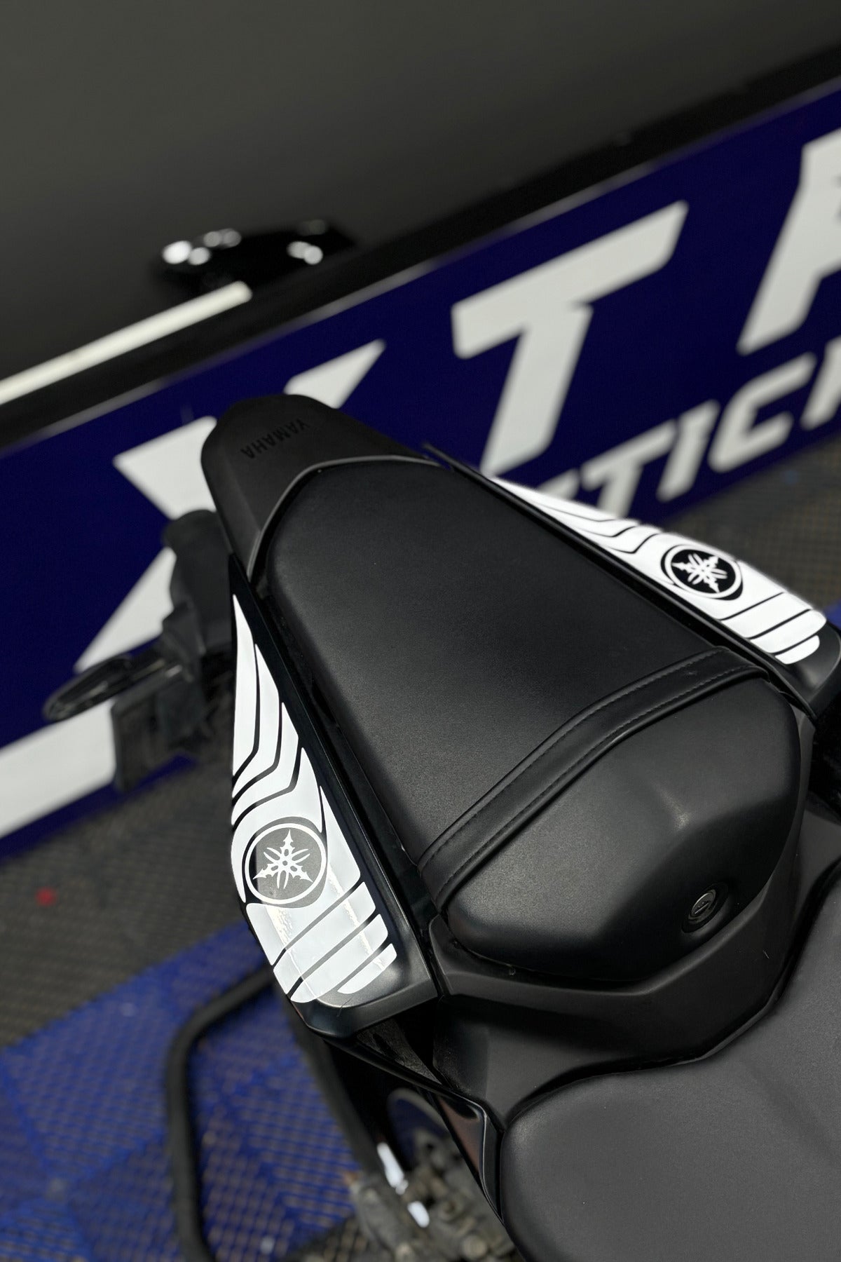 Yamaha R25 2025 Model için Arka Kuyruk için Sticker Seti (Sağ ve Sol)