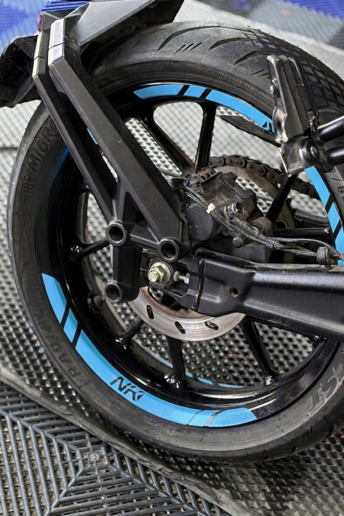 CFMOTO NK 250-450 için Uyumlu NK Logolu Jant Şeridi Sticker Seti (8 Parça)