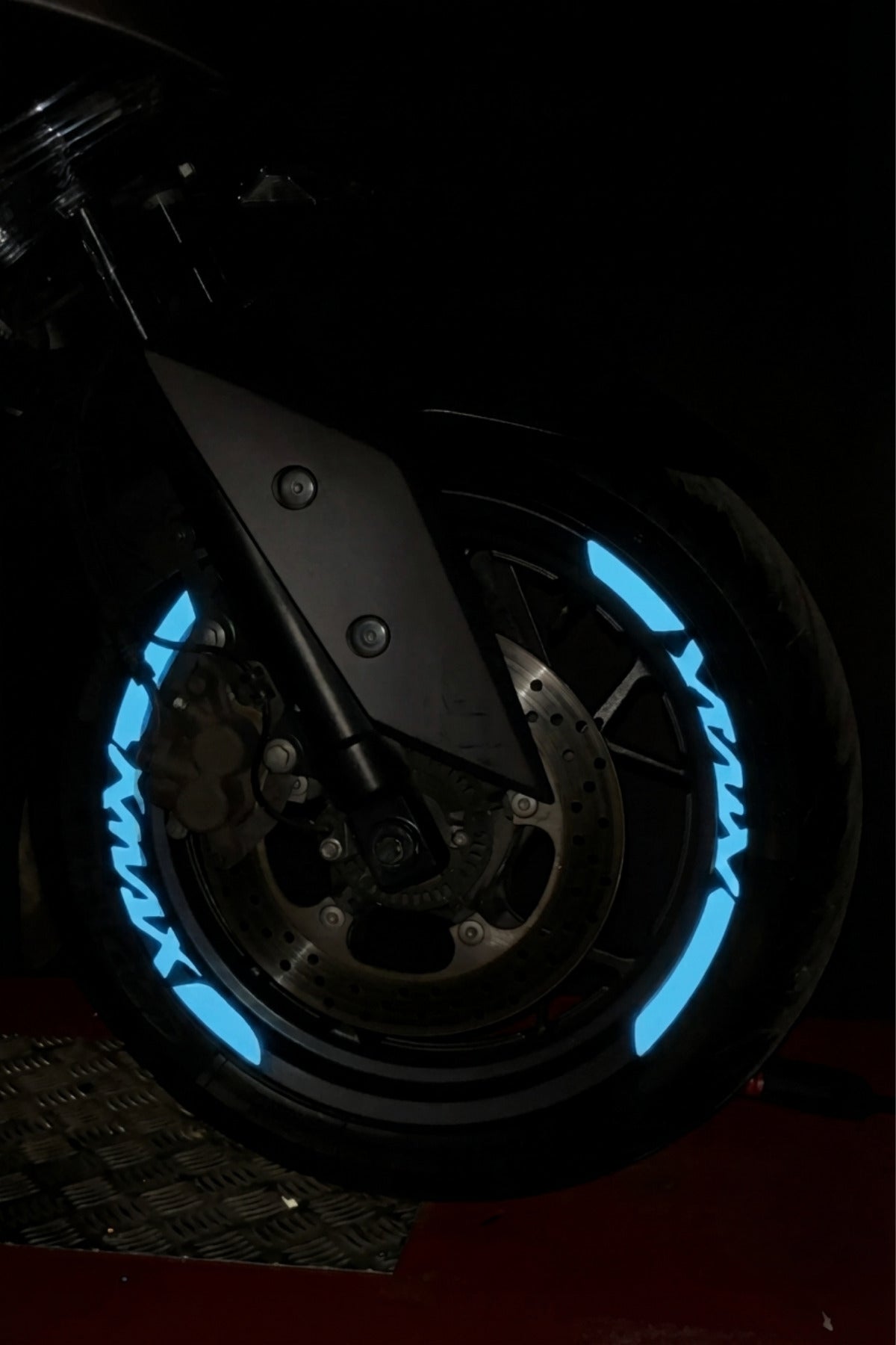 Yamaha Xmax için Ultra Reflektörlü 8 Parça Jant Şeridi Sticker Seti (2 Janta Da yeterli)