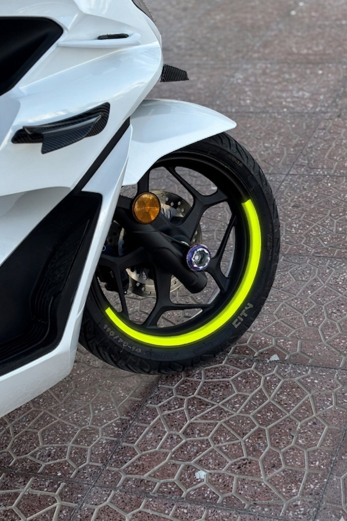 Honda PCX için Uyumlu Yarım Jant Şeridi Sticker Seti (4 Parça)